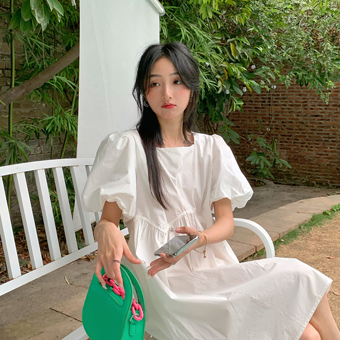 พร้อมส่ง 🌂Firgun dress เดรสสีขาวความยาวพอดีตัวแต่งแขนตุ๊กตา (IN37541)