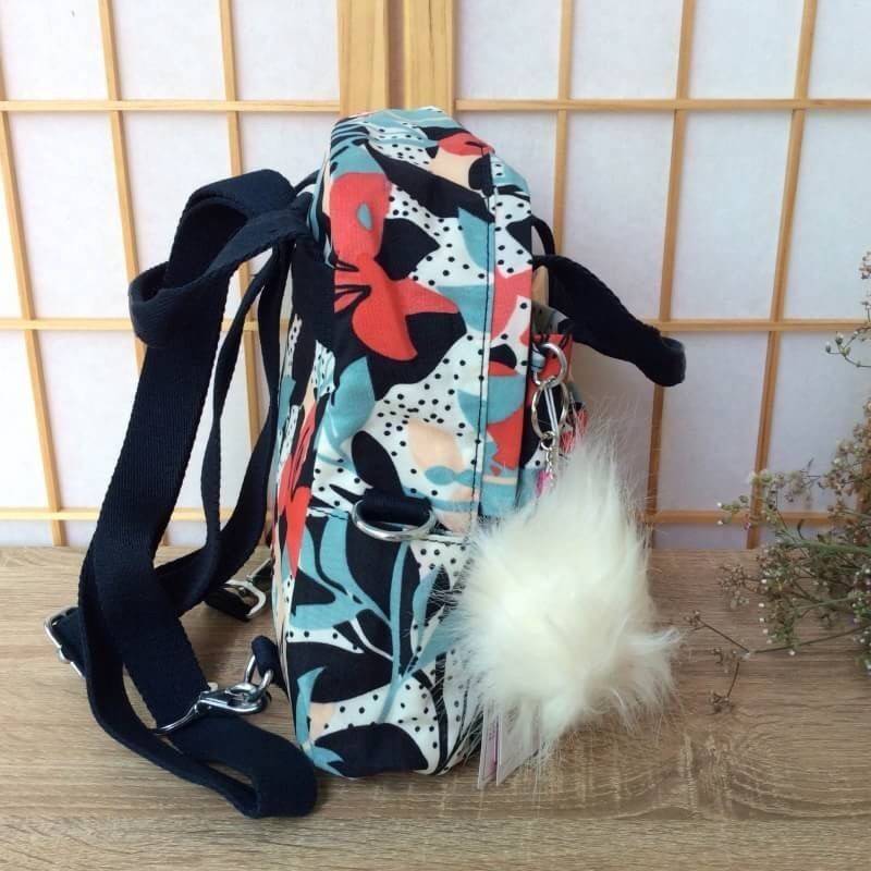 Kipling Mini Backpack K12688 กระเป๋าขนาดมินิ ใช้งานได้ถึง 3 แบบ ปรับเป็นเป้สะพายหลัง สะพายข้าง และมีหูหิ้ว ลวดลายสวยน่ารัก มีช่องเก็บหลายช่องแยกเก็บของจุกจิก ด้านข้างมีช่องโล่งไว้ใส่ขวดน้ำหรือของที่ต้องหยิบใช้บ่อยครั้ง สะพายได้กับสาวทุกลุคเลยค่ะ ไม่ควรพลา