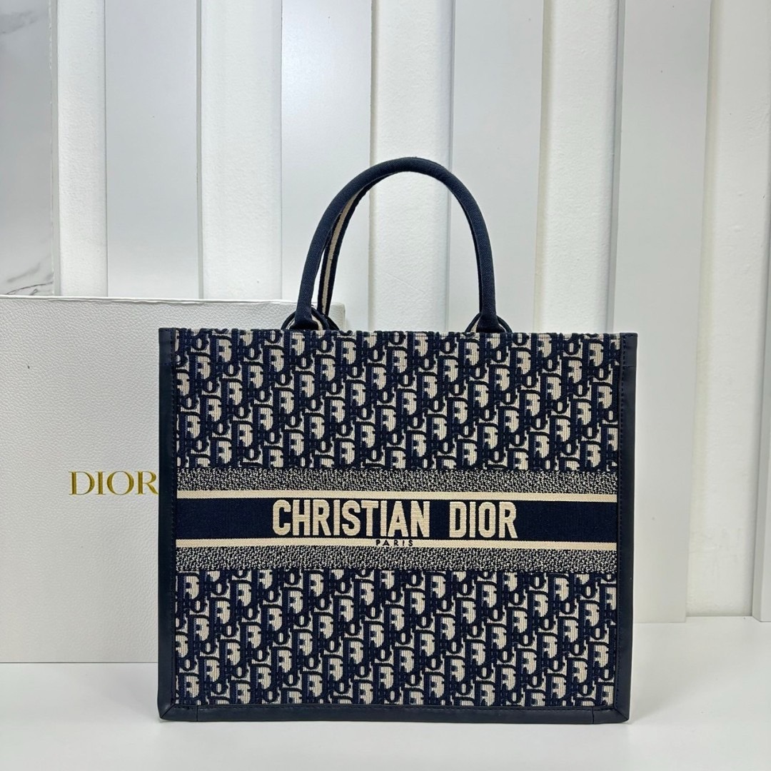 พร้อมส่ง 3 ไซส์ DIOR Large Dior Book Tote Blue Dior Oblique Embroidery กระเป๋าทรงโท้ท เกรดออริ สลับแท้ 1:1 ใช้ต่างประเทศได้