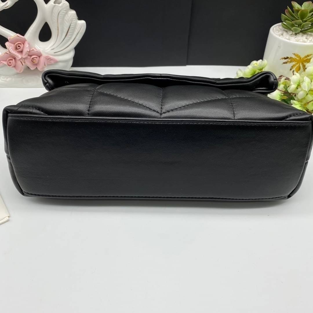 28cm YSL PUFFER SMALL CHAIN BAG IN QUILTED / Yves Saint laurent puffer small chain bag in quilted กระเป๋าสะพายรุ่นยอดนิยม ทรงสวย ใช้ได้บ่อยไม่มีเบื่อ วัสดุหนังสัมผัสนิ่มมือ ดีไซน์เรียบหรู