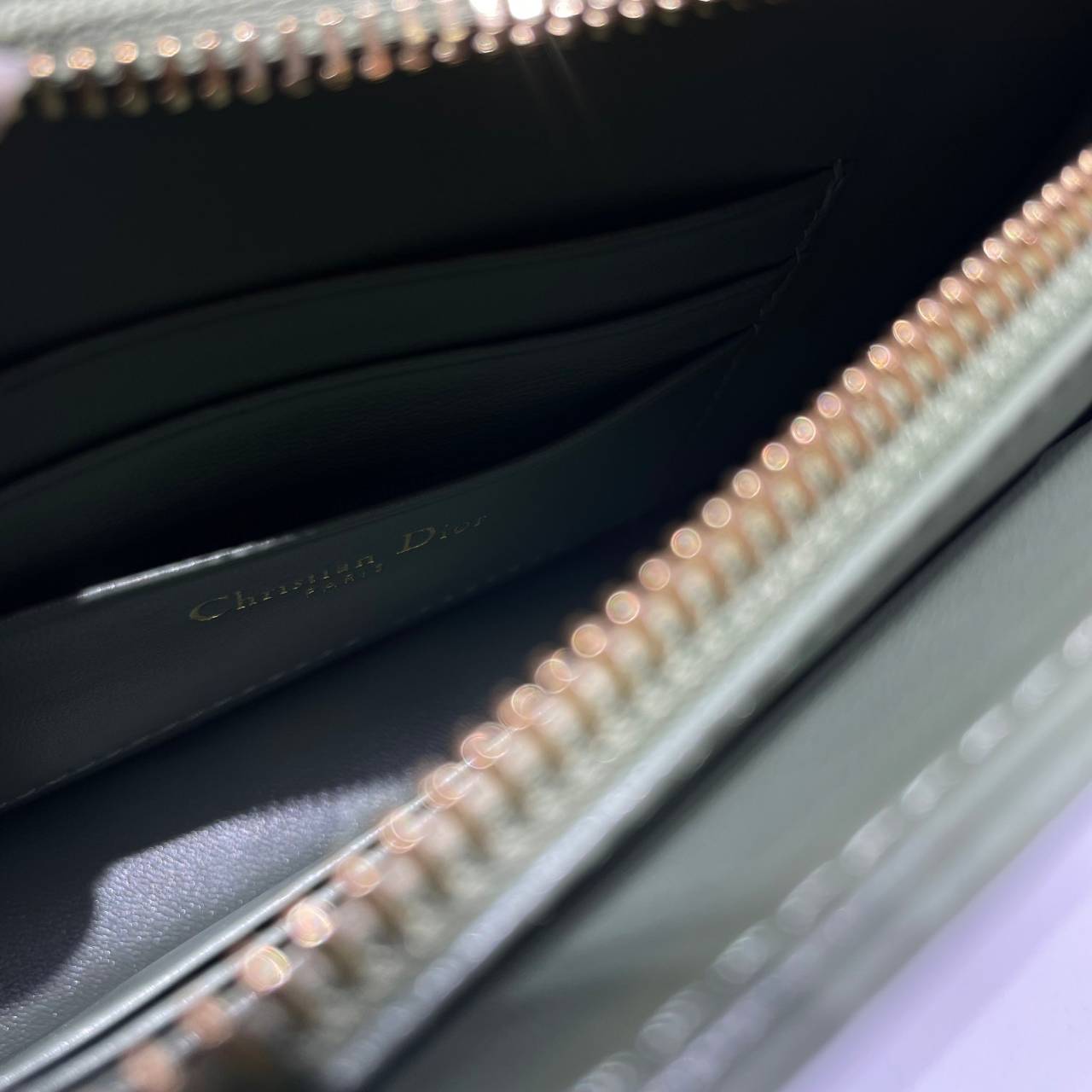 Caro Every Dior Pouch / Dior Clutch Bag Cloud Supple Cannage Leather กระเป๋าทรงคลัชพอช หนังแท้ ทรงเสนห์ผสมผสานดีไซน์ทันสมัยและใช้งานง่ายได้จริงหลายโอกาส เกรดท็อปออริ เทียบแท้ 1:1 ใช้งานต่างประเทศ