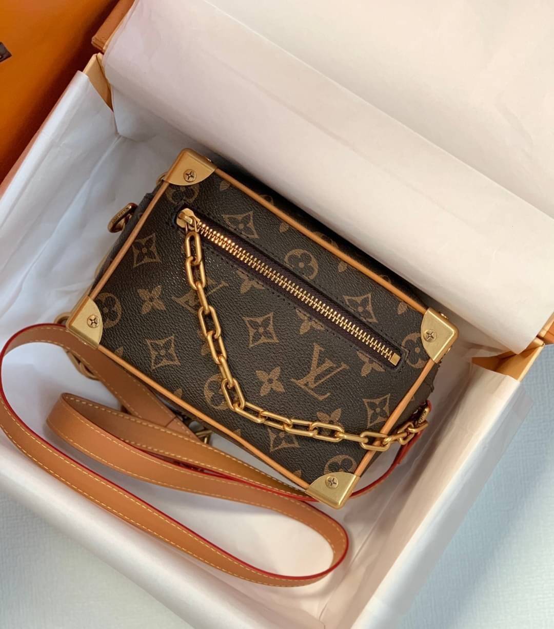 พรีเมี่ยมกิ๊ฟแท้ 100% 】หนังแท้ ไซส์มินิ สวย เท่ห์ รุ่นหายากมาก LOUIS VUITTON Mini Soft Trunk in Monogram Legacy Brown in Coated Canvas/Leather with Aged Gold-tone