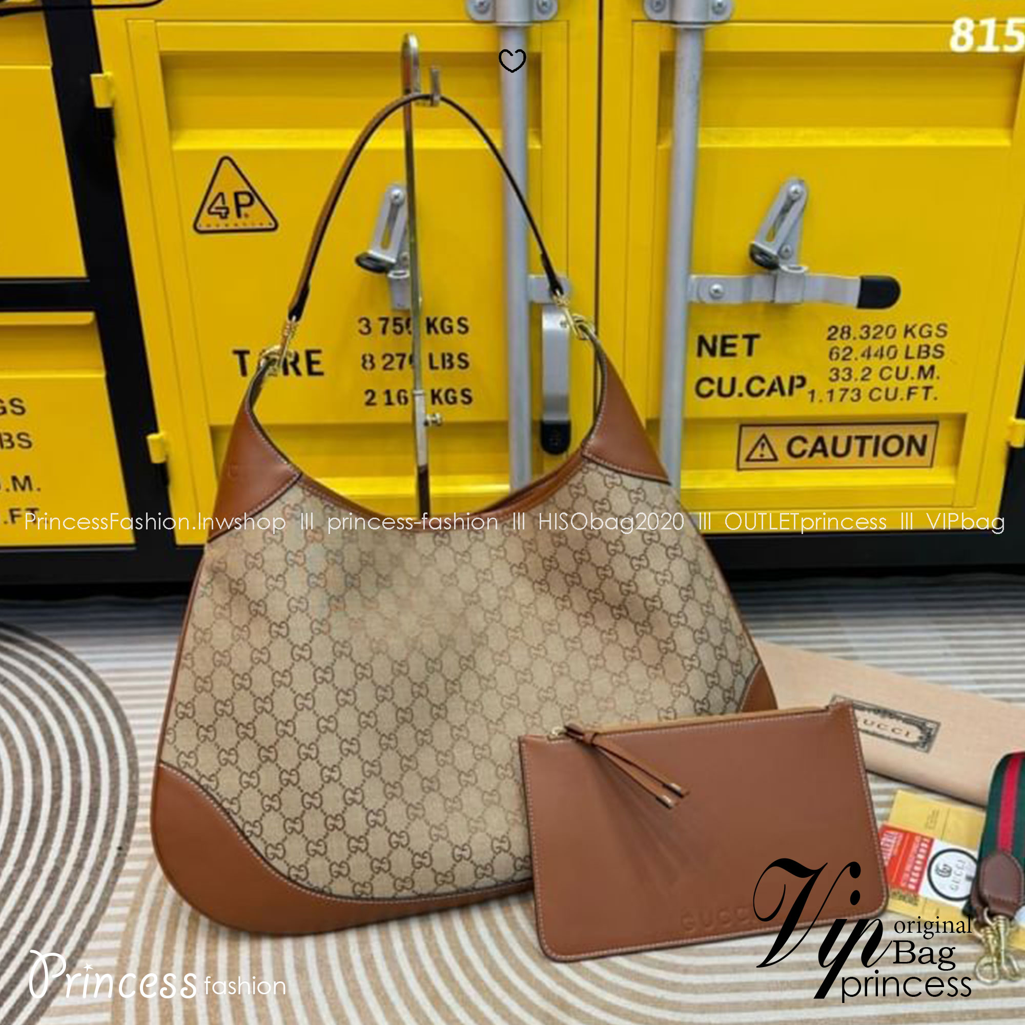 GUCCI B shoulder bag กระเป๋าสะพายไหล่รุ่นใหม่ล่าสุด ใบใหญ่จุของได้เยอะจุใจ เอาใจสายแบกแต่ยังคงความหรูมีสไตส์ในตัว ใช้ได้ทั้งชายหญิง ใบจริงสวยมาก คุ้มค่าที่สุด