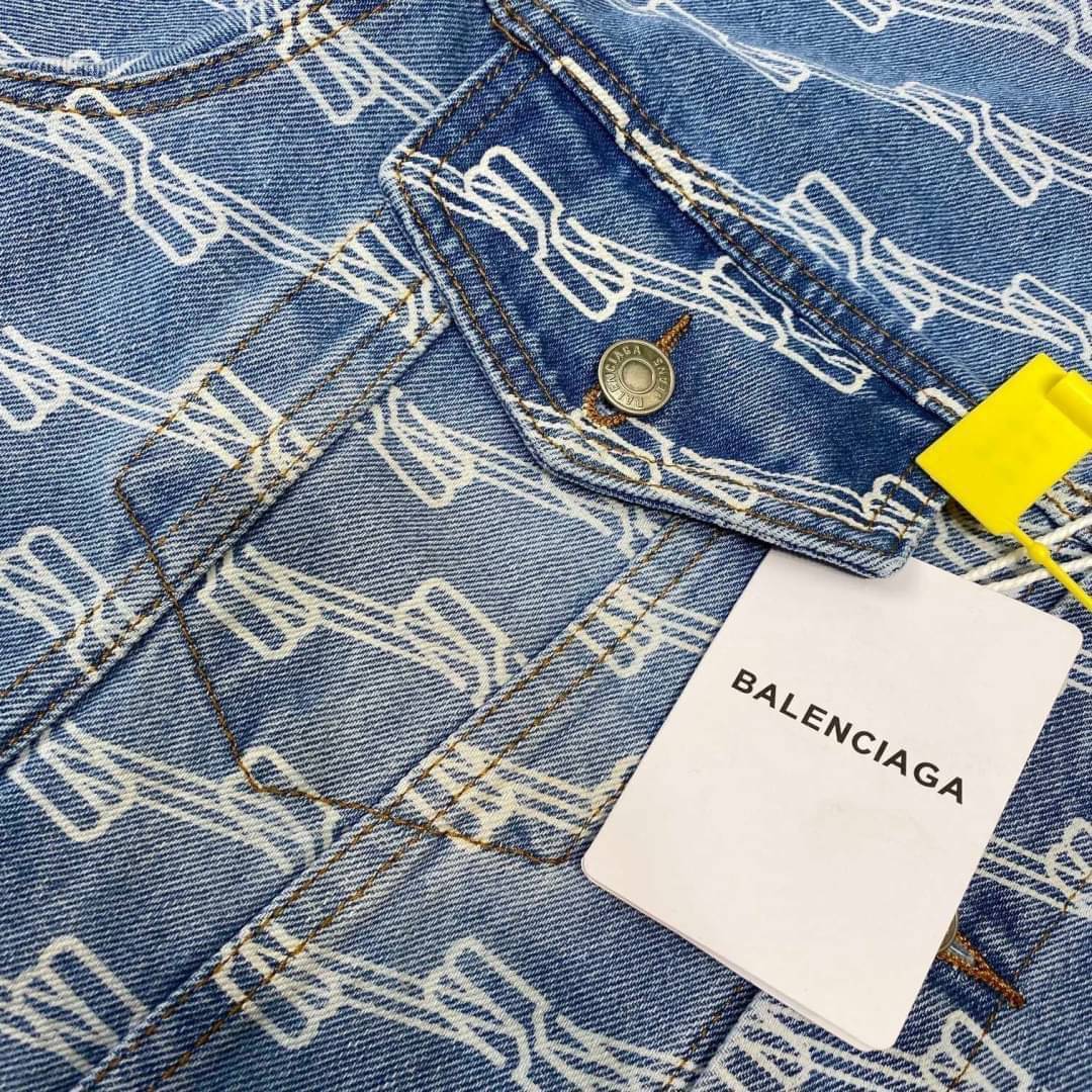 Balenciaga logo denim jacket / BALENCIAGA Jacket เกรดออริจินอล มีป้ายแท็กที่คอเสื้อ ใส่ได้ทั้งผู้หญิงผู้ชาย พร้อมส่งที่ไทย ภาพสินค้าถ่ายจากงานขายจริง ใช้งานต่างประเทศได้