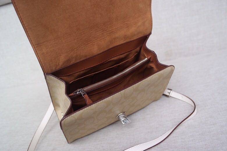 Coach Disney X Tilly Top Handle In Signature with Dalmatian Blossom/Light Khaki Multi Coated Canvas Satchel กระเป๋าถือและสะพายข้างรุ่นลิมิเตด คอลเลคชั่น Disney น่ารักมากค่ะ ใส่กระเป๋าสตางค์ใบยาวได้