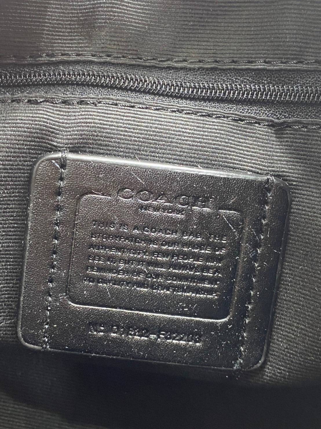 หมอน 9” COACH MINI BENNETT SATCHEL CROSSBODY BAG พร้อมส่ง ทรงฮิตของสาวๆค่ะ!! กระเป๋าถือ//สะพายข้าง จาก coach factory ทรงหมอน วัสดุลายหนังสวย หนังป่องยวบคืนตัวได้ดีมากๆค่ะ ด้านหน้าห้อยพวงแบรนด์ พร้อมมีโลโก้แบรนด์ เปิดปิดกระเป๋าด้วยซิป ภายในกว้าง ใส่กระเป๋า