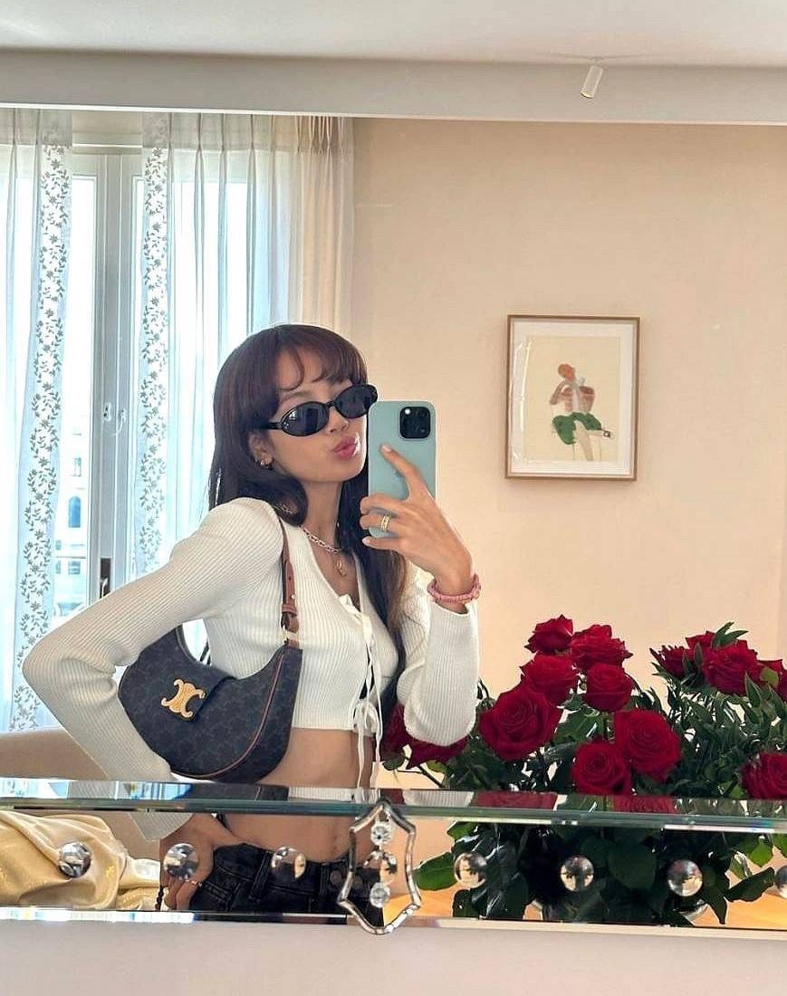 CELINE AVA TRIOMPHE SOFT BAG IN TRIOMPHE CANVAS AND CALFSKIN / CELINE SHOULDER BAG วัสดุ TRIOMPHE CANVAS รุ่นใหม่ล่าสุดดีไซน์สวยหรู หนังสวยอยู่ทรง ภายในโล่งกว้าง