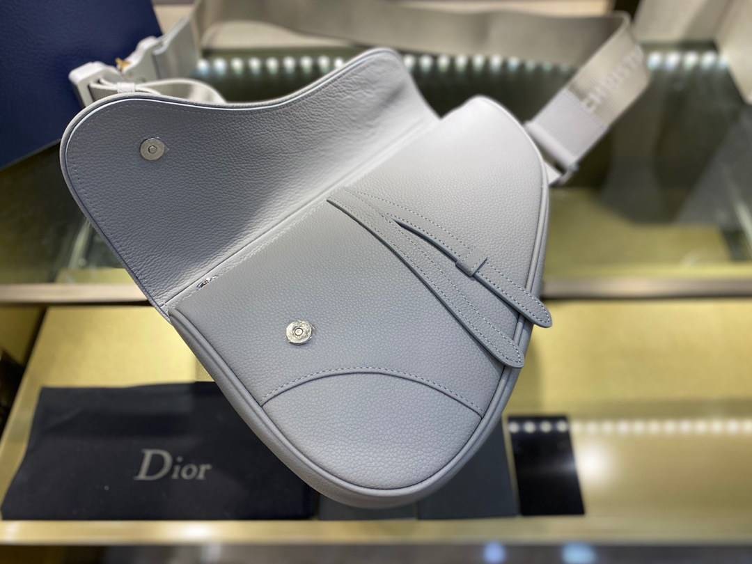 หนังแท้ CHRISTIAN DIOR SADDLE BAG GRAY Grained Calfskin พร้อมส่งที่ไทย ออริจินอลหนังแท้ทั้งใบ ภาพสินค้าถ่ายจากงานขายจริง ใช้งานต่างประเทศได้