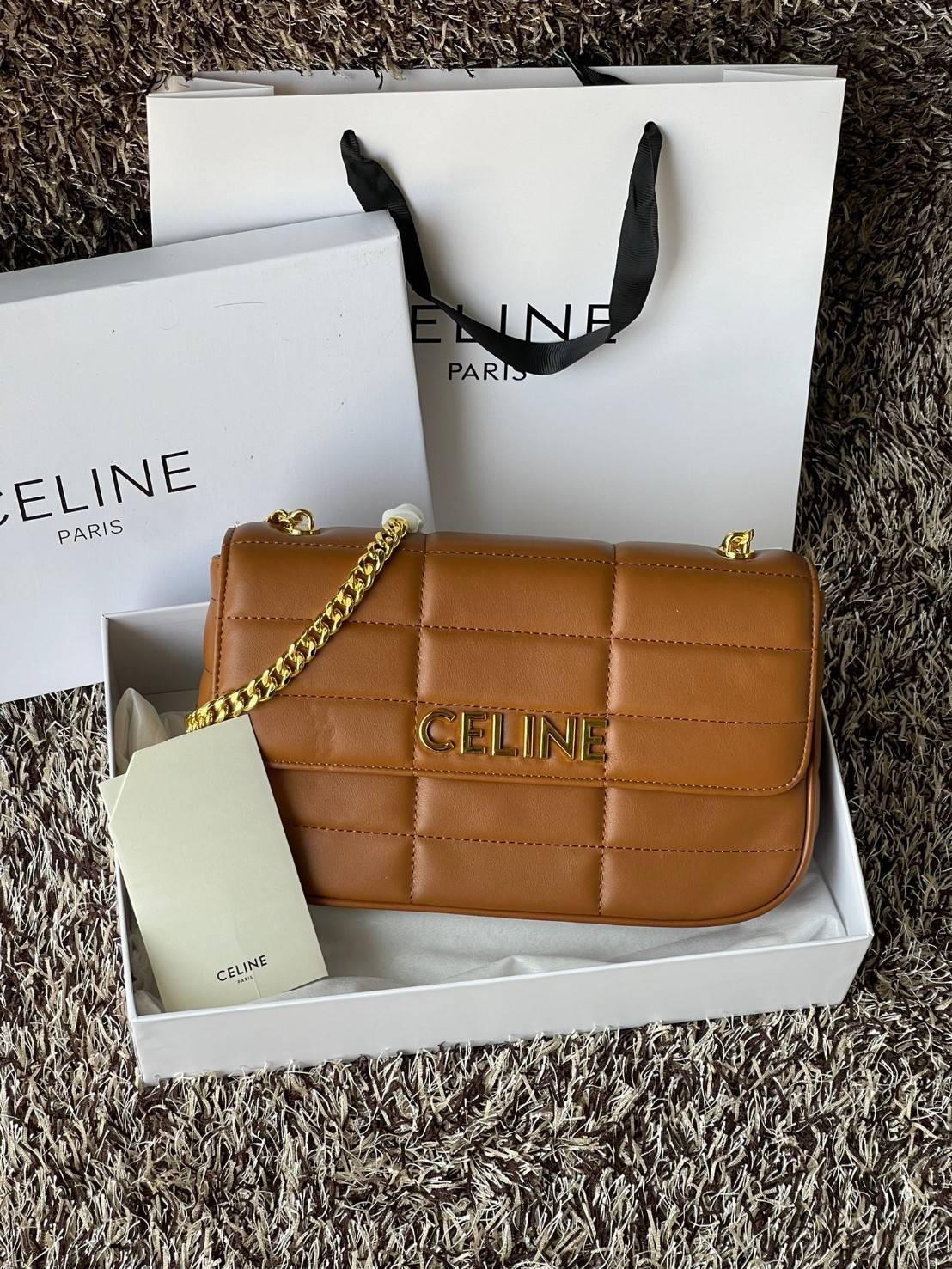 CELINE CHAIN SHOULDER BAG MATELASSE MONOCHROME CELINE in Quilted Goatskin กระเป๋าเทรนด์กระเป๋าสุดฮอตแต่ยังคงความคลาสสิก