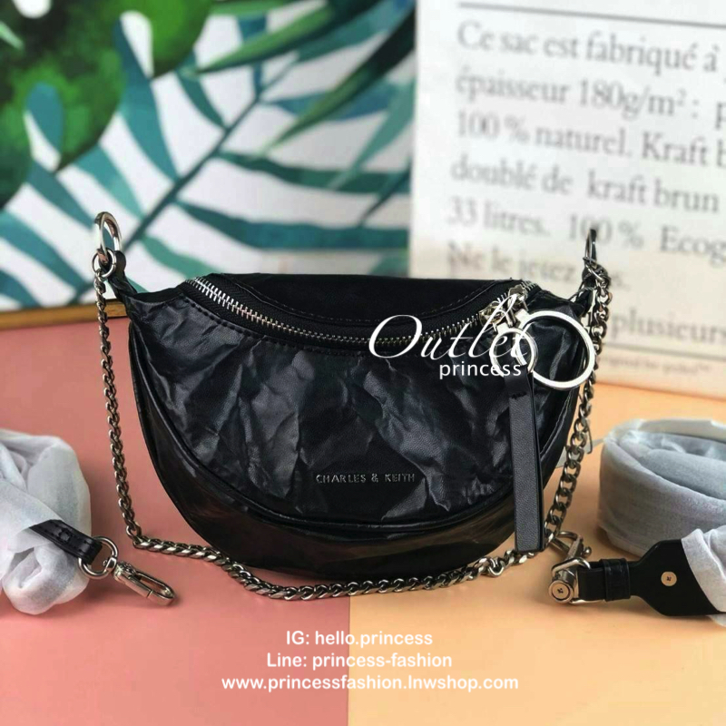 CHARLES & KEITH WRINKLED EFFECT RING ZIP TASSEL CROSSBODY BAG กระเป๋าสาระพัดประโยชน์ ใช้คาเอว คาดอก หรือจะสะพายแบบครอสบอดี้ได้ค่า 💥💥 มีโลโก้แบรนด์ที่ด้านหน้า เปิดปิดแบบซิปคู่เก๋ๆ ด้านในมีช่องใส่บัตรได้ 3 ช่อง รุ่นนี้ใส่ iPhone plus ได้พอดี
