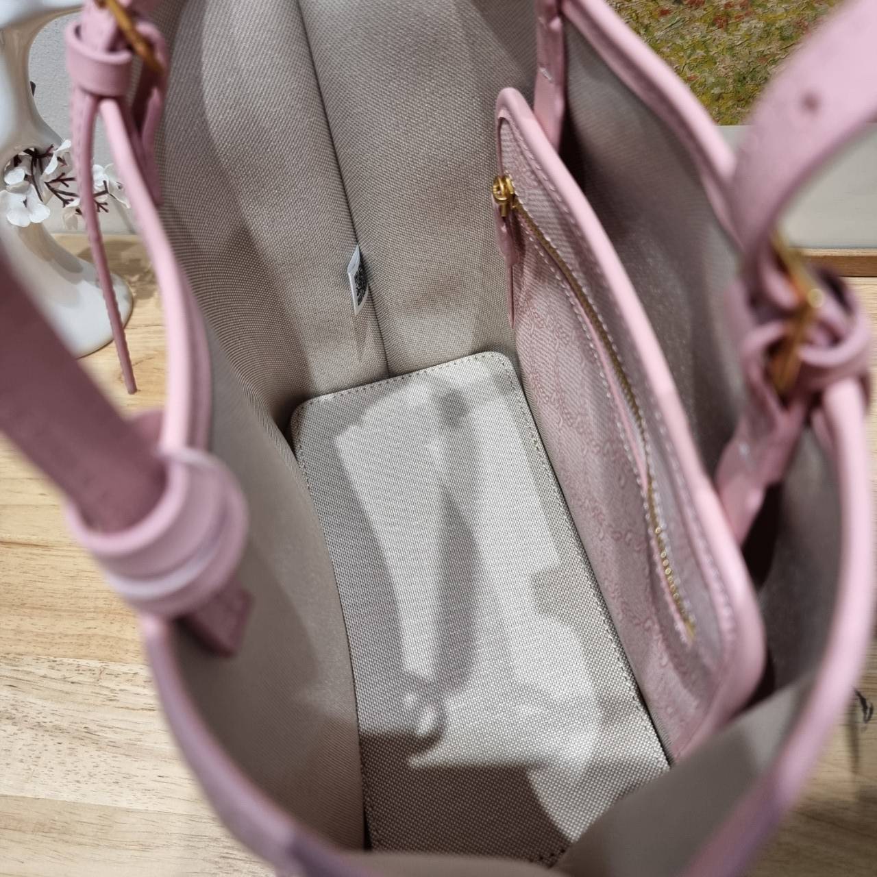 M.C.M MINI HIMMEL SHOPPER IN LAURETOS คอลเลคชั่นใหม่ พร้อมสีใหม่ ดีไซน์ละมุน น่าใช้มากๆ กระเป๋าทรงช้อปปิ้ง เรียบหรู