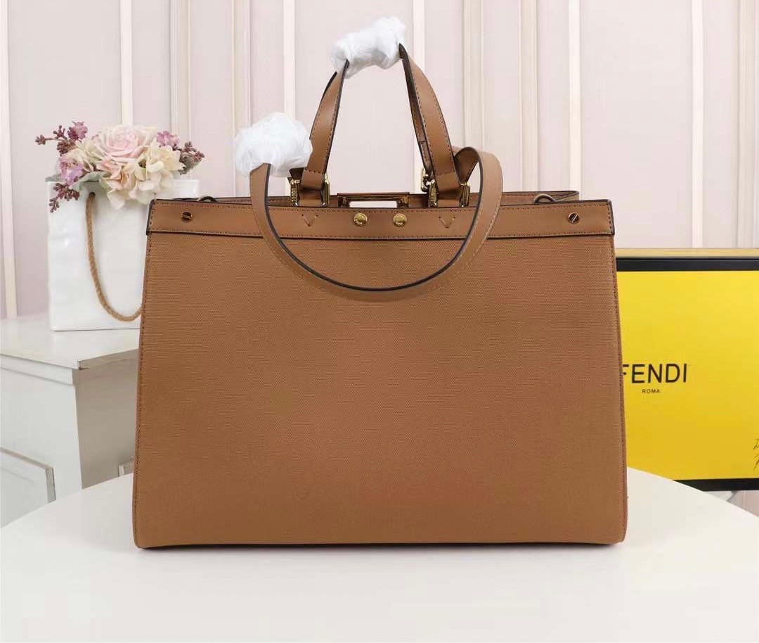 FENDI PEEKABOO X-TOTE BAG Multicolour 40cm เกรดเทพออริจินอล FENDI MONOGRAM SHOPPING BAG สวยมงลงมากค่ะ กระเป๋าสะพายข้างได้ ถือได้ ใบใหญ่ลายโมโนแกรม FF สวยมากทรงนี้ใช้เป็น everyday bag ได้ จุใจใส่ของได้เยอะ ตัวกระเป๋าผลิตจากผ้าทออย่างดี อยู่ทรงสวย ภายในโล่ง