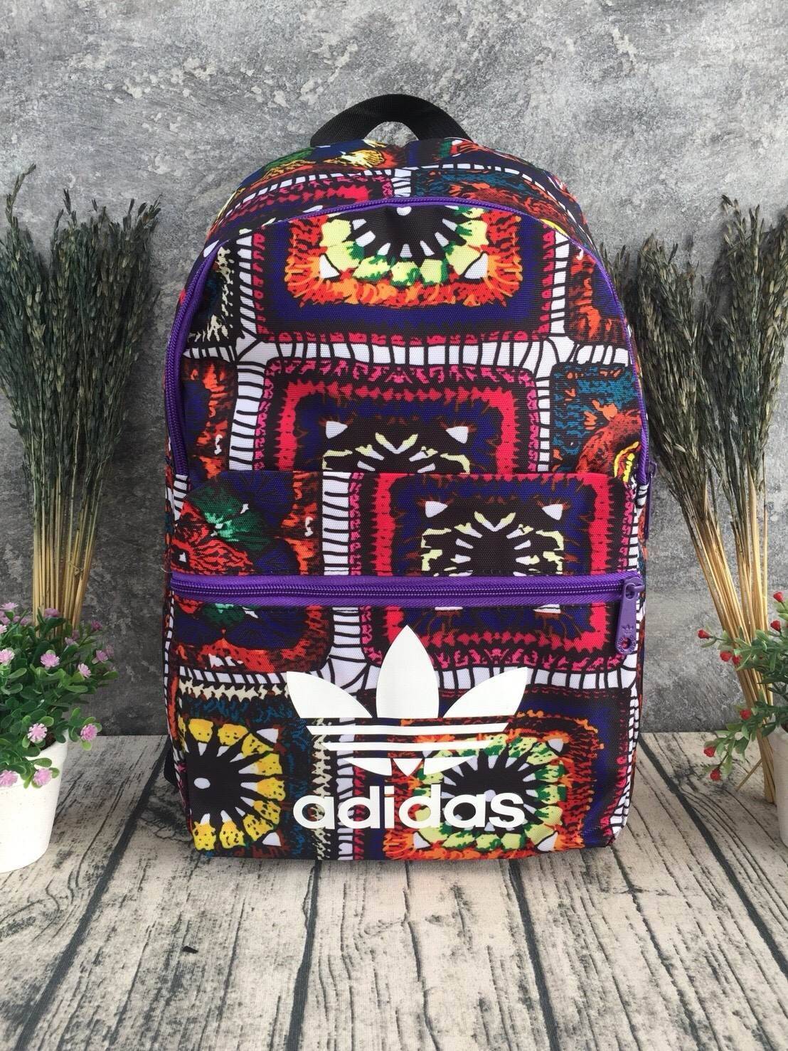 ADIDAS WOMEN ORIGINALS CROCHITA CLASSIC BACKPACK กระเป๋าเป้ แบบใหม่ล่าสุด พิมพ์ลายคลาสสิค ใช้เป็นกระเป๋านักเรียน หรือเป้กีฬาได้ ช่องใส่ของใหญ่แยกช่องสำหรับใส่หนังสือ และมีช่องหน้าใส่ของจุกจิก รูปแบบสวยทันสมัย ใช้ได้ทั้งชาย-หญิง วัสดุคุณภาพดี กันน้ำได้