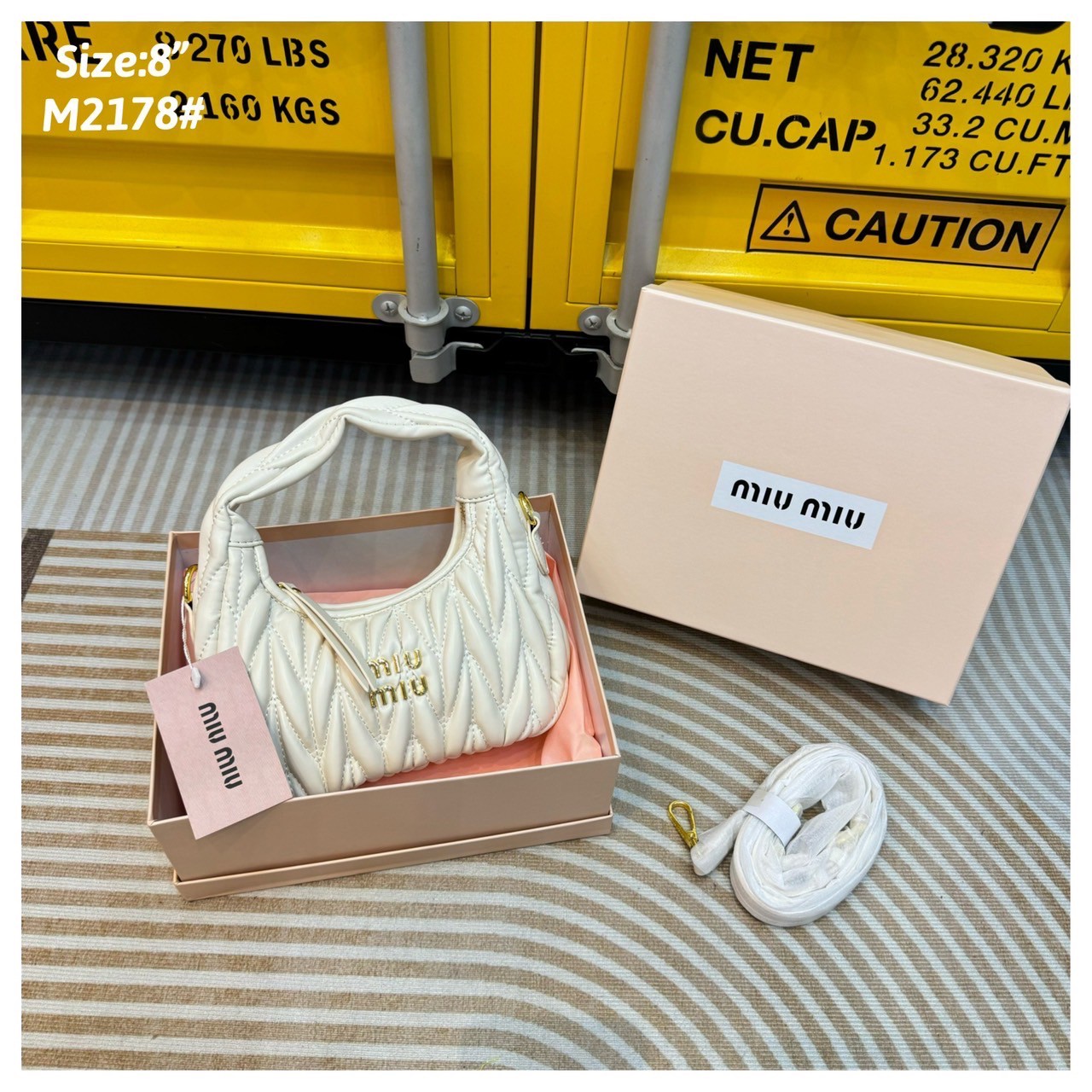 MIU MIU WANDER MATELASSÉ MINI HOBO BAG กระเป๋าถือ/กระเป๋าสะพายข้าง แบรนด์ดังจากอิตาลี ด้วยเอกลักษณ์ความโดดเด่น