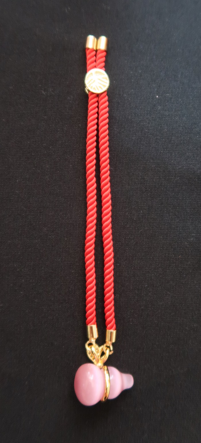 สินค้าหมดค่ะ สร้อยข้อมือน้ำเต้าสีชมพูด้ายแดง ดูดทรัพย์ เสริมดวงค้าขายค่ะ