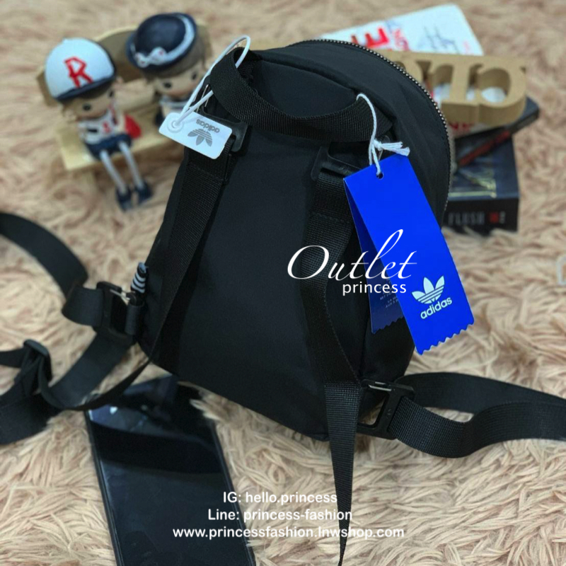 Adidas Nylon Mini Backpack กระเป๋าเป้สะพายหลัง ขนาดmini เปิดซิปเดียวด้วยวัสดุNylon น้ำหนักเบา เปิดปิดด้วยหัวซิปเดียว ภายในใส่กระเป๋าสตางค์ยาวได้ เพิ่มช่องซิปด้านหน้าอีก1ช่อง อีกหนึ่งตัวเลือกของสาวๆที่กำลังมองหาเป้ขนาดมินิไปเที่ยวเลยคร้า!!
