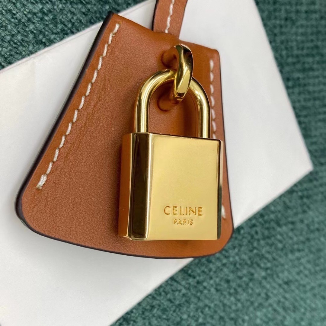 CELINE Large Voyage bag in Triomphe Canvas / Celine Keepall Bag กระเป๋าทรงบอสตันใบใหญ่จุสัมภาระได้เยอะสุดๆหนังขึ้นลาย Signature สวยหรูสุดคลาสสิค ดีไซน์ไม่มีเอ้าท์