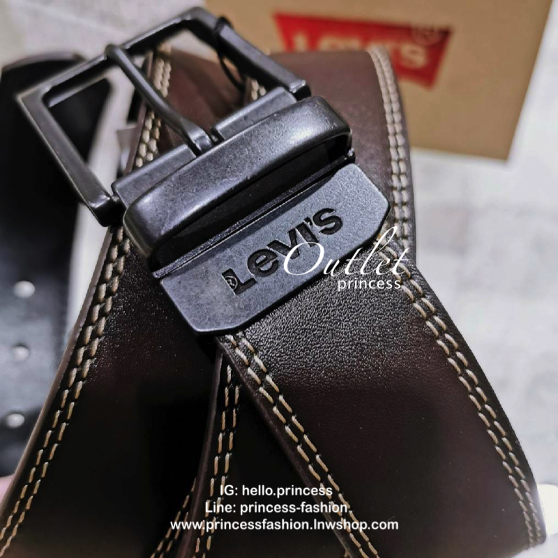 Levie's men reversible Leather Belt Gift Box รุ่นยอดนิยมสายเข็มขัดด้านหนึ่งเป็นสีดำอีกด้านเป็นสีน้ำตาลสามารถสลับด้านใช้ได้ หัวเข็มขัดอะไหล่โลหะปั้มโลโก้สามารถปรับพลิกหน้าหลังได้ดีไซน์คลาสสิคเข้าได้กับทุกชุดสายสามารถปรับได้หลายระดับ แข็งแรงทนทานสินค้า