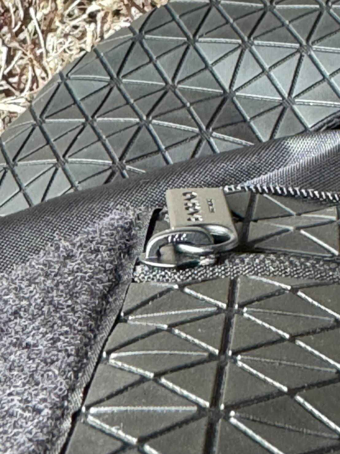 พร้อมส่ง 4 สี Baobao issey miyake Sling shoulder bag / Miyake geometric-panelled Laptop กระเป๋าสะพาย 🧡 เกรดออริจินอล 1:1 สลับแท้ ใช้งานต่างประเทศได้