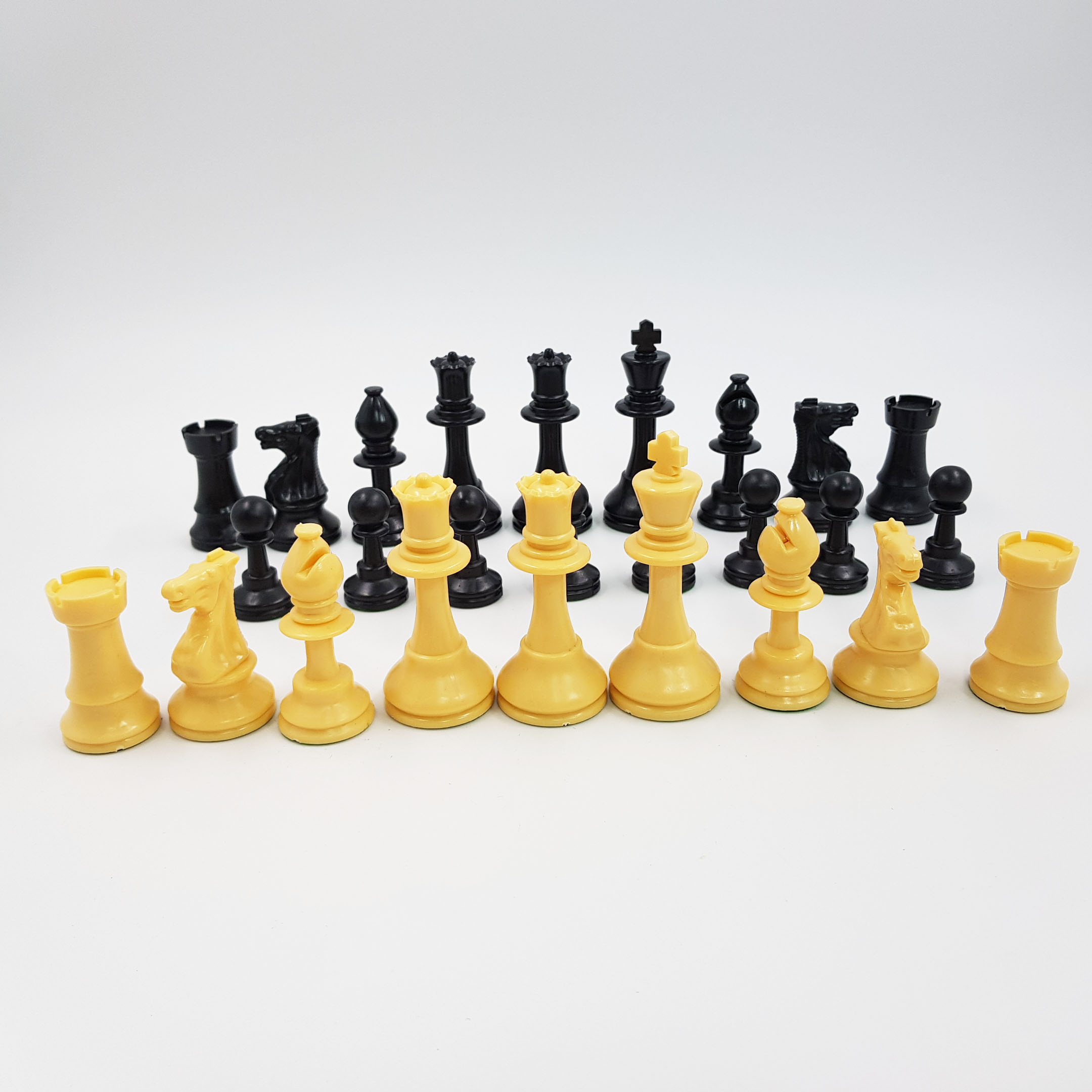 ตัวหมากรุกสากลเรซิ่นแบบไม่มีน้ำหนัก สีครีมและสีดำ(มีควีนแถมฝั่งละ1 ตัว)