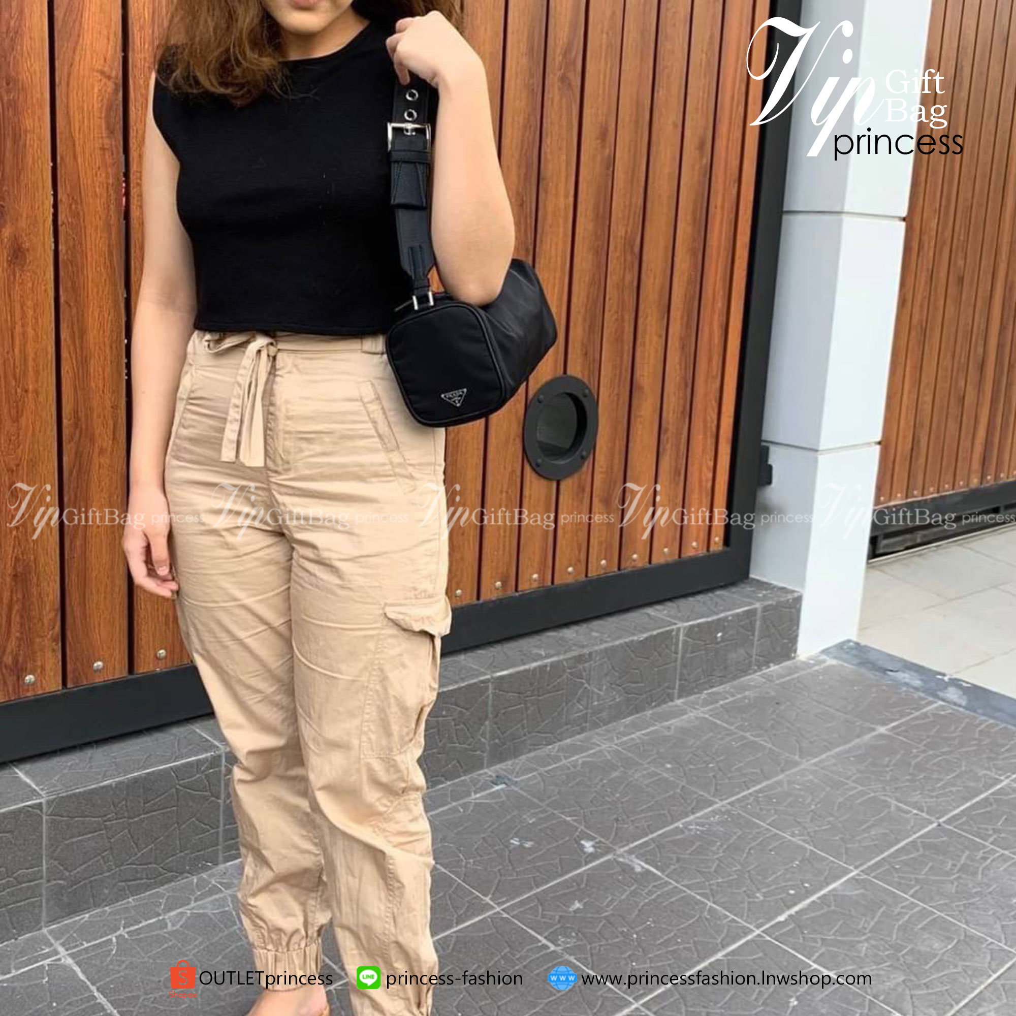 Prada Handbag New Collection วัสดุทำจากผ้า Nylon กันน้ำได้คะ