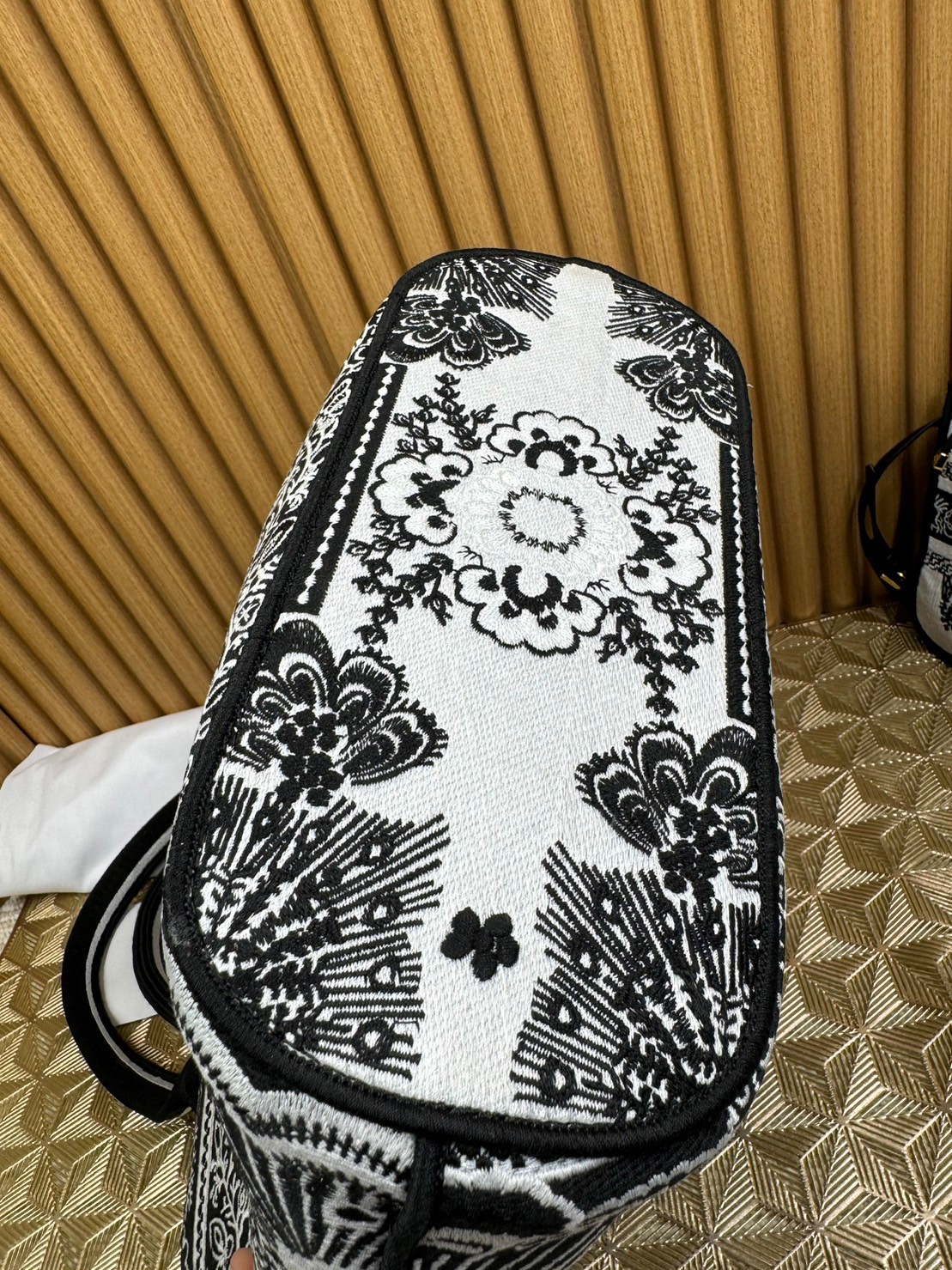 DIOR NEW LINE TOTE / DIOR KID TOTE กระเป๋าทรงโท้ทรุ่นใหม่ เอกษณ์ความหรูหรา โดดเด่นสวยงาม เกรดออริ 1:1 ใช้งานต่างประเทศได้