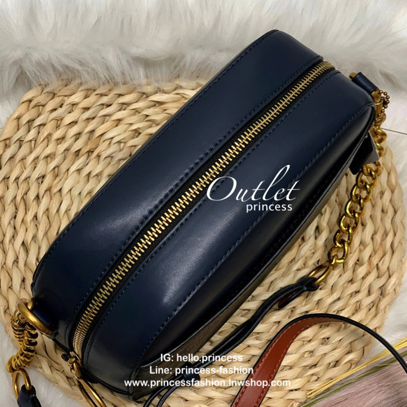 COACH SIGNATURE CROSSBODY BOX BAG ((F31208)) 🔺สินค้าขายดี กระเป๋าสะพายวัสดุหนังแท้ จาก coach factory outlet หนังนิ่ม ทรงสวย ตัวกระเป๋าลายแบรนด์ ตัดขอบหนังเรียบได้สวยงามค่ะ ด้านหน้า-หลัง มีช่องสำหรับใส่ของ เปิดปิดกระเป๋าแบบซิป ที่จับเป็นพวงหนังอะไห