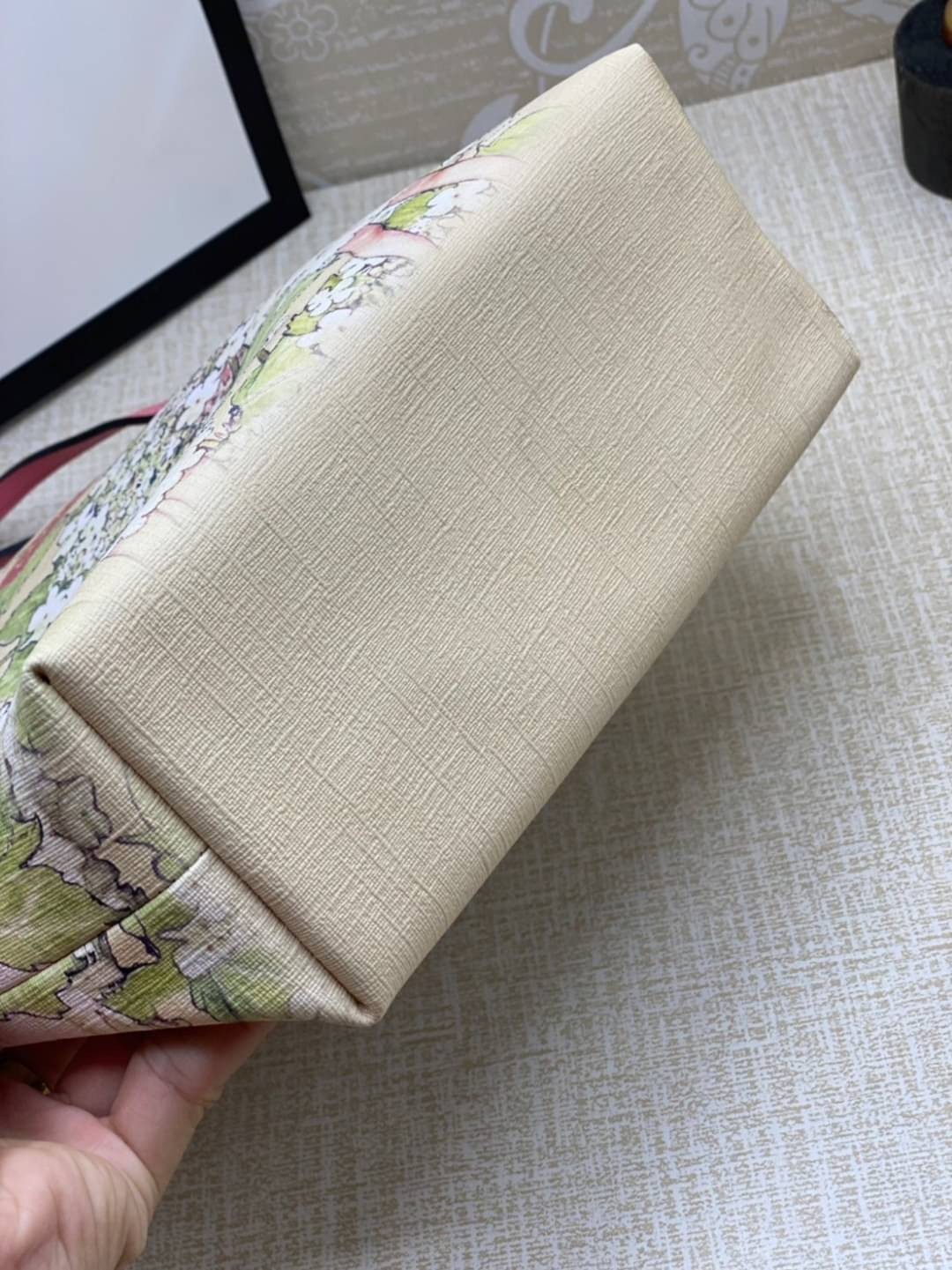 GUCCI Children's top-handle bag with tree faires print / Gucci kid tote เกรดออริจินอล วัสดุ Light pink Supreme canvas ภาพสินค้าถ่ายจากงานขายจริงใช้งานต่างประเทศได้