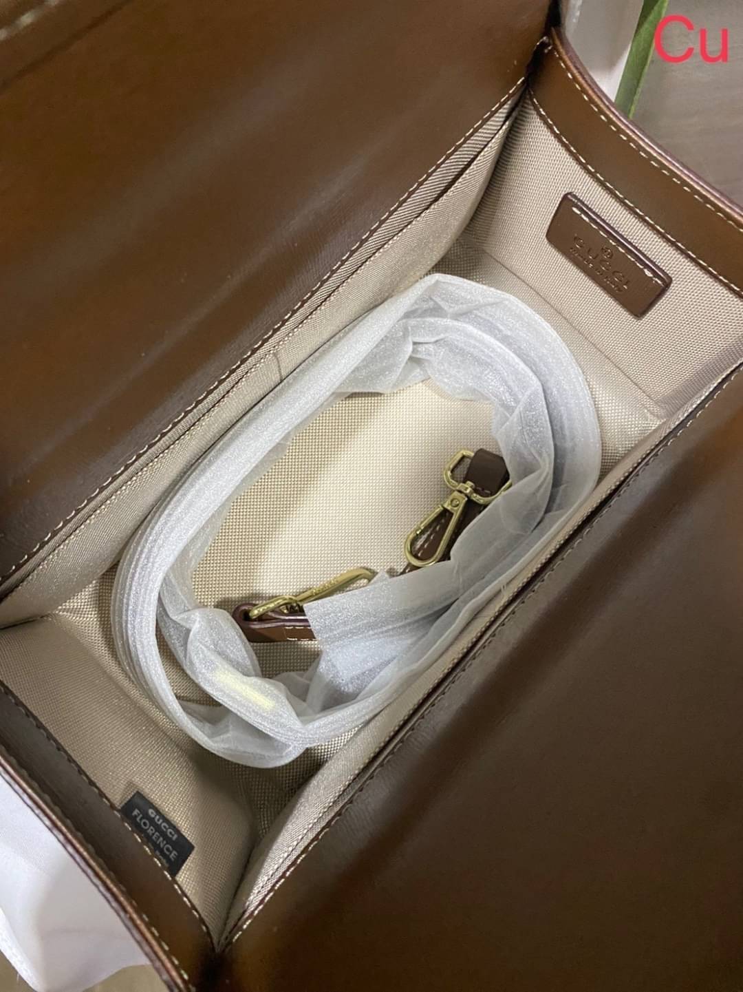 Gucci Horsebit 1955 mini top handle bag กระเป๋าทรงกล่องคอลเลคชั่นใหม่ล่าสุด ดาราเซเลปใช้กันเพียบ ดีไซน์สวย เชื่อได้เลยใบนี้สาวๆต้องหลงรัก จนวางไม่ลงเลยน้า ภาพถ่ายจากงานขายจริง ใช้งานต่างประเทศได้