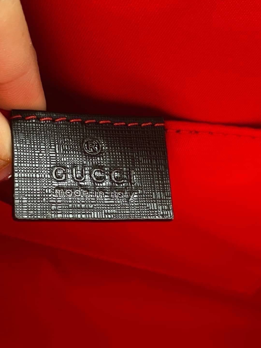 Ori GUCCI Children's tote bag GG kids ที่สุดของความน่ารัก ลิมิเต็ดแบบไม่มีเอาท์ สาวๆสายหวานไม่ควรพลาดด้วยประการทั้งปวงเลยค่าา หนังแท้เกรดดีที่สุด พิมพ์ลายแบรนด์รอบใบเทคเจอร์สวยอยู่ทรง ภายในมีโลโก้กว้างและจุสุดๆใส่สัมภาระได้เยอะ ภาพถ่ายจ