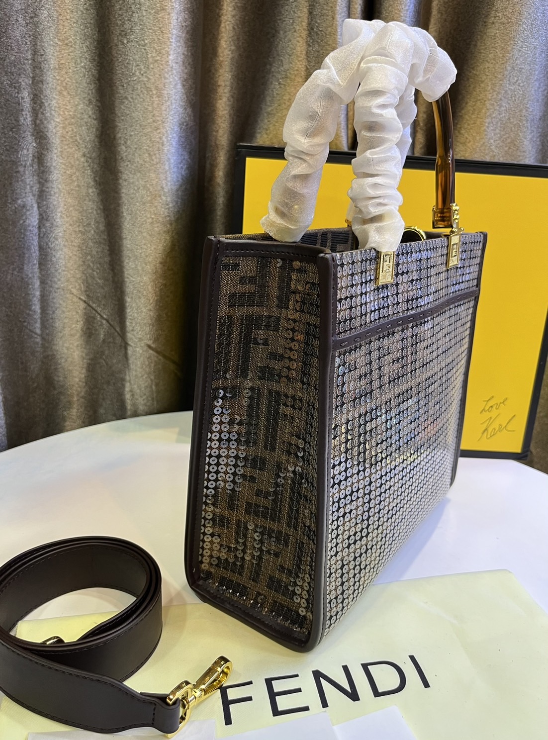 FENDI Sunshine jacquard FF sequins shopper / Fendi Tote bag 25cm พร้อมส่ง กระเป๋าสะพายทรงโท้ท ปักเลื่อมแวววาว รุ่นใหม่ สวยหรู **สินค้าเกรดออริจินอล 1:1 สลับแท้