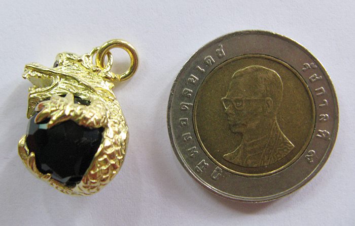 จี้มังกรถือลูกแก้วสีดำค่ะ