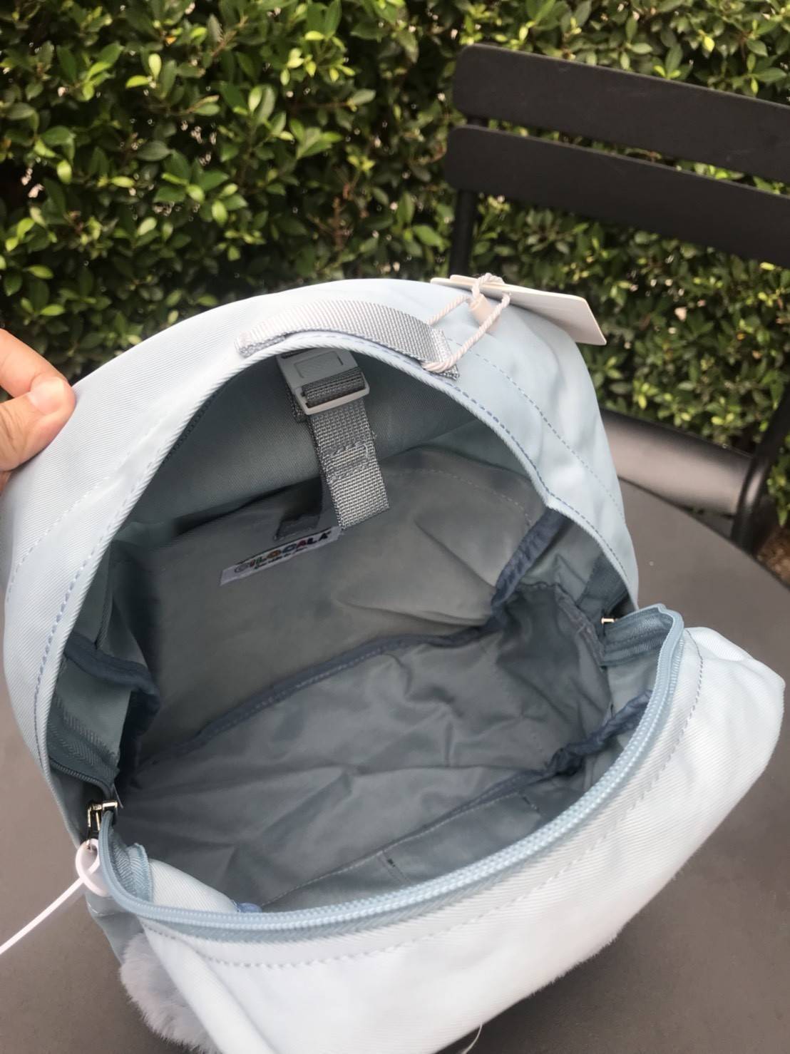 มาแล้ววว แบรนน้องใหม่ CILO CALA กระเป๋าเป้ที่ตอนนี้ฮิตในกลุ่มสาววัยรุ่นที่ญี่ปุ่น และนี้เป็นรุ่นลิมิตเตด CILOCALA FUR BACKPACK สะดุดตาตรงที่มีขนเฟอร์นุ่มนิ่ม อยู่ตรงช่องกระเป๋าซิปด้านหน้า ทำให้ใบนี้ดูน่ารัก หวาน ฟรุ้งฟริ้งขึ้น