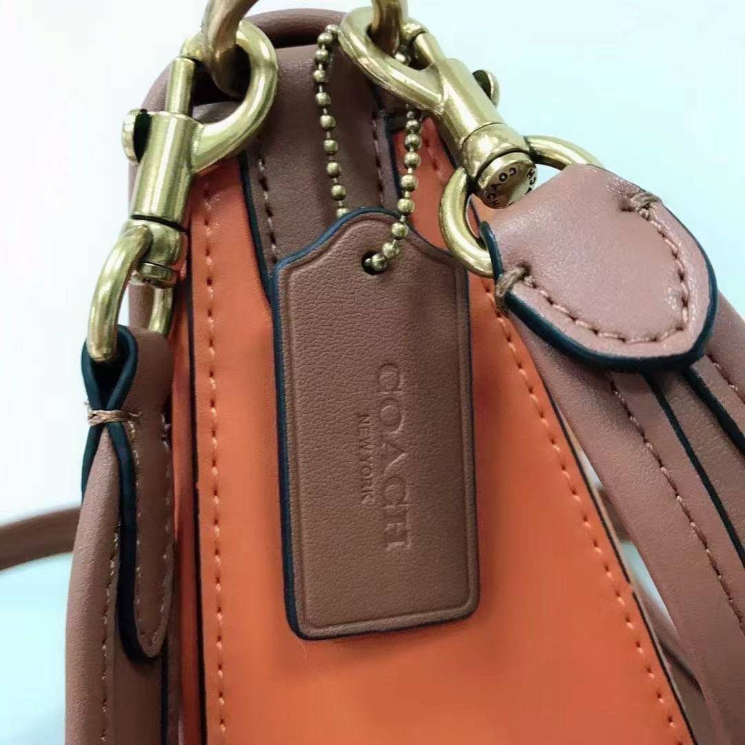 Coach Soft Tabby Shoulder Bag 5 สี กระเป๋าสะพายข้างหนังสวย พร้อมส่งที่ไทยราคาสุดคุ้มห้ามพลาดค่ะ!