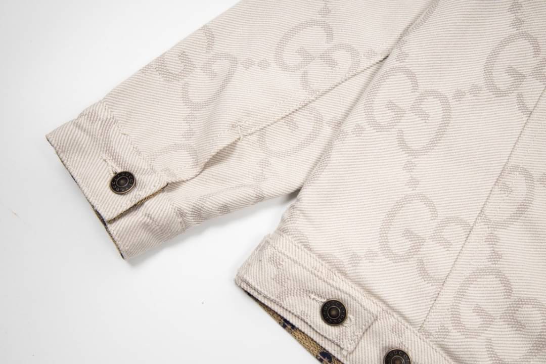 Gucci Maxi GG denim jacket / Gucci jacket Denim เกรดออริจินอล มีป้ายแท็กที่คอเสื้อ ใส่ได้ทั้งผู้หญิงผู้ชาย พร้อมส่งที่ไทย ภาพสินค้าถ่ายจากงานขายจริง ใช้งานต่างประเทศได้