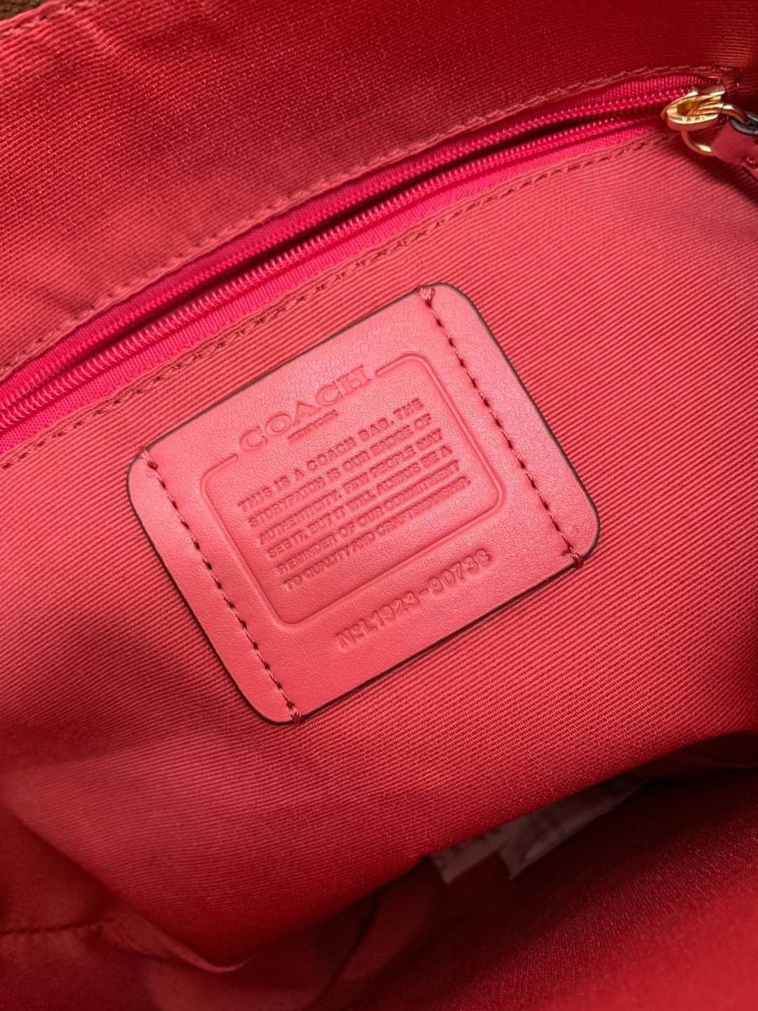 OUTLET 】ปรับราคาลง ได้ไปไม่ผิดหวังแน่นอนจ้าา💥 Coach Pebble Leather Small Skylar Hobo Shoulder Bag((90738)) พร้อมส่งที่ไทย ล่าสุด! กระเป๋าหิ้ว//สะพายข้างได้ ทรงน่ารัก ละมุน หนังแท้ หนังนิ่มมือดีมาก หลงรักแน่นอนค่าา! เปิดปิดกระเป๋าแบบซิปมีพู่ห้อย ใช