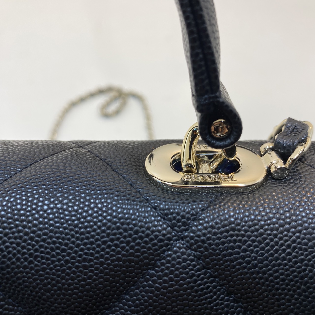 CHANEL 23S Classic Top Handle Flap Bag / Chanel Flap Bag With Top Handle กระเป๋าสะพายคลาสสิก สวยหรูตามเอกลักษณ์แบรนด์