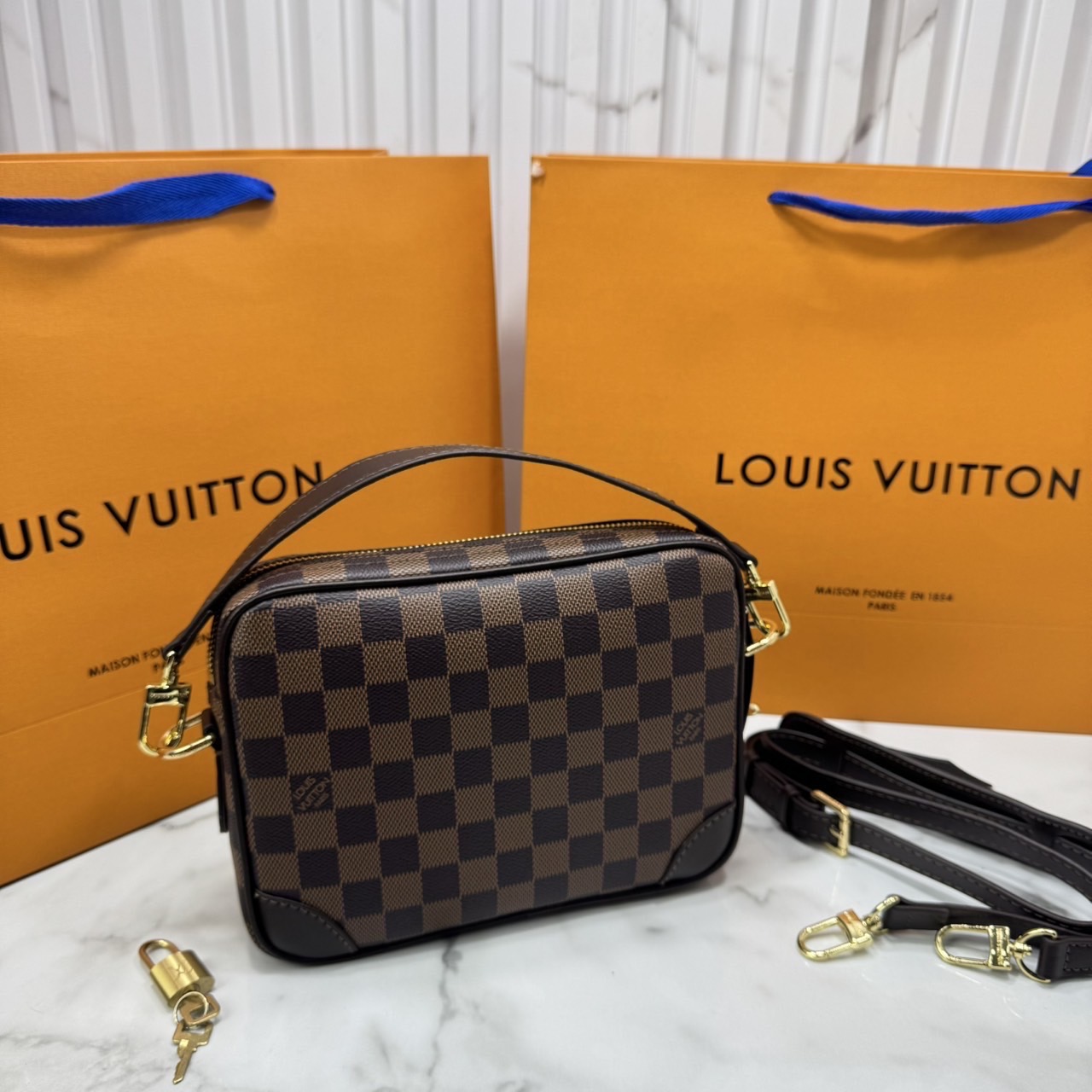 ORI หนังแท้ | LV Amazone Nil Damier Phriendship cross-body bag / LV Messenger Bag กระเป๋าสะพายทรงแมสเซ็นเจอร์ ดีไซน์ใหม่ สวยเด่นเป็นเอกลักษณ์