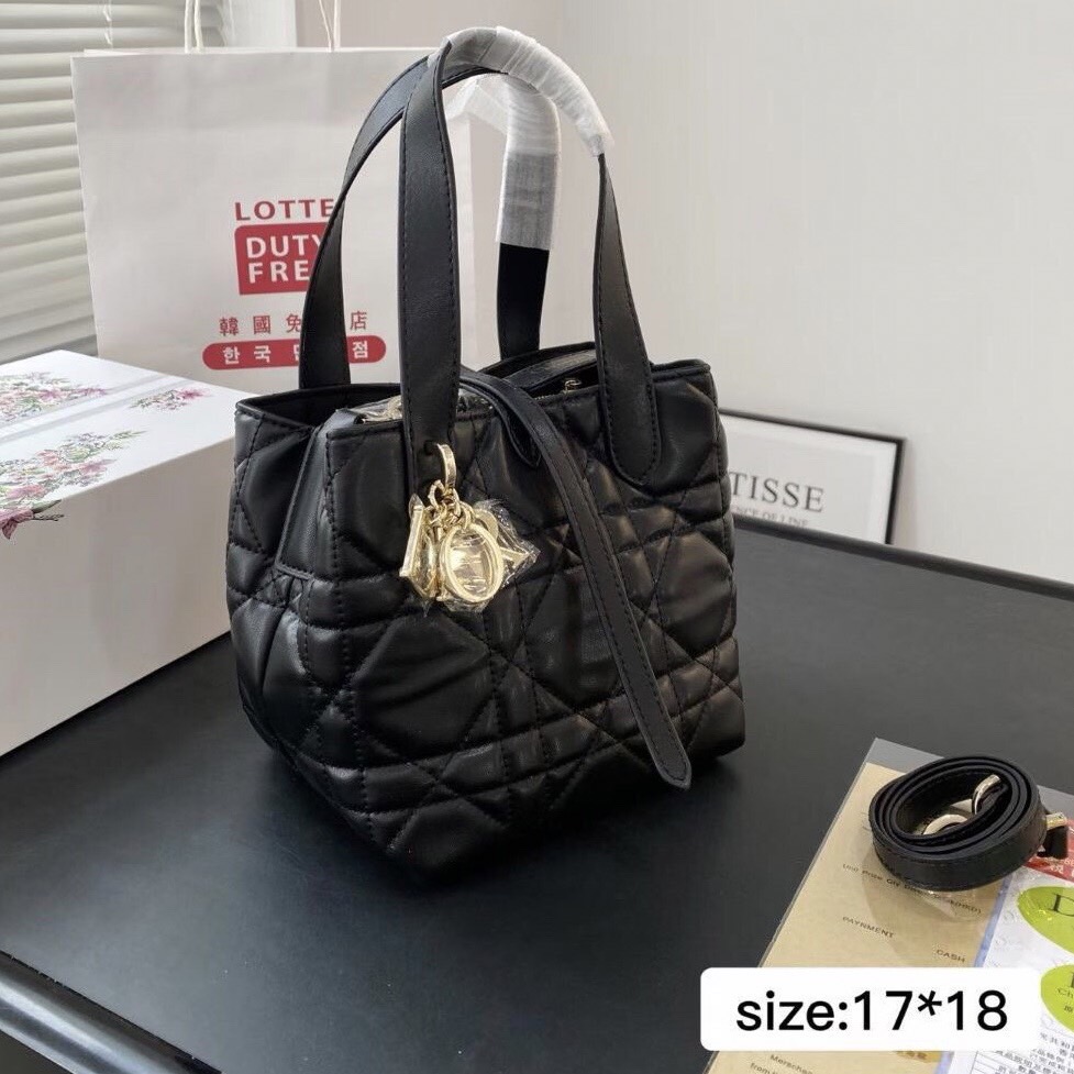 Dior Small Dior Toujours vertical tote bag 18cm กระเป๋าสะพายทรงบัคเก็ตไซส์ใหม่กะทัดรัด คลาสสิคหนังสวยหรูหราเกินราคา ดีไซน์นุ่มนวลทันสมัย