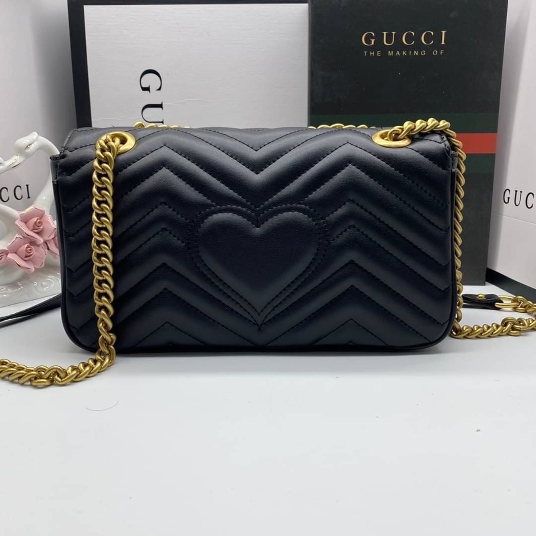 หนังแท้ GUCCI GG Marmont small matelassé shoulder bag 26cm ภาพสินค้าถ่ายจากงานขายจริง ใช้งานต่างประเทศได้ค่ะ