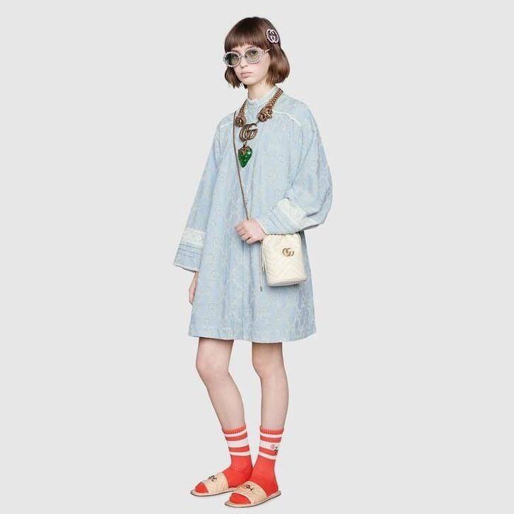 VIP 】Gucci GG Marmont mini bucket bag กระเป๋าสะพายข้าง Premiumgift วัสดุหนังแท้ ด้านในโล่ง มีช่องใส่บัตร3ช่อง ใส่กระเป๋าตังค์ ใส่โทรศัพท์ Iphone+ ได้ สายโซ่ยาว Crossbody ได้ ถอดสายได้ น้ำหนักเบา มาพร้อมถุงผ้าแบรนด์ ใบนี้คือที่สุด คุณหนูมากมาย ไม่ควรพลาดเล