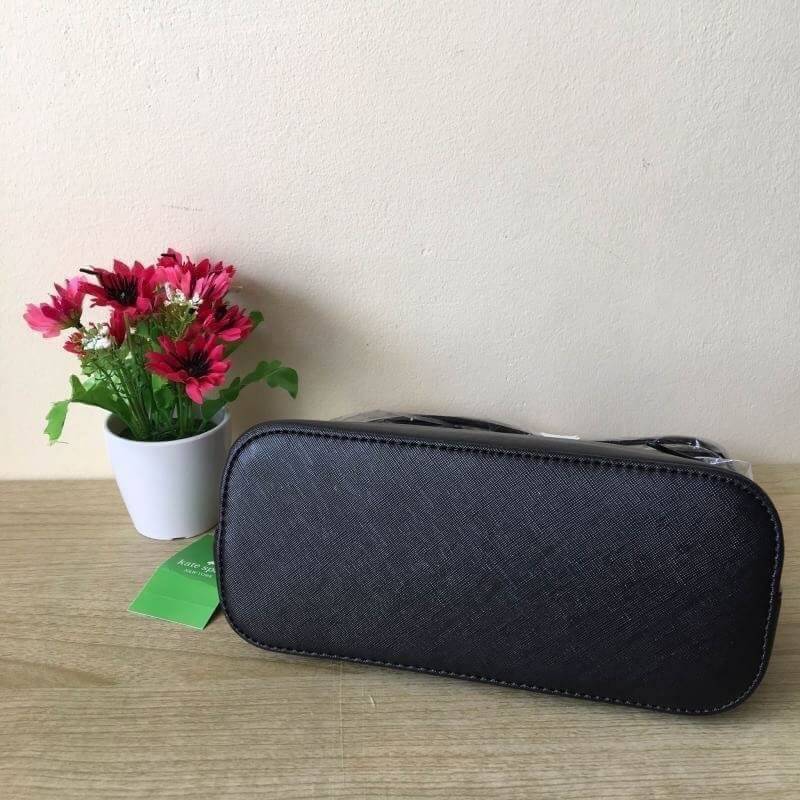 ของแท้ 💯% KATE SPADE CEDAR STREET MANDY BAG กระเป๋าสะพายรุ่นยอดนิยม สุดฮิต กระเป๋าขนาดน่ารัก วัสดุ saffiano ด้านหน้าประดับด้วยโลโก้แบรนด์สีทองสุดหรู