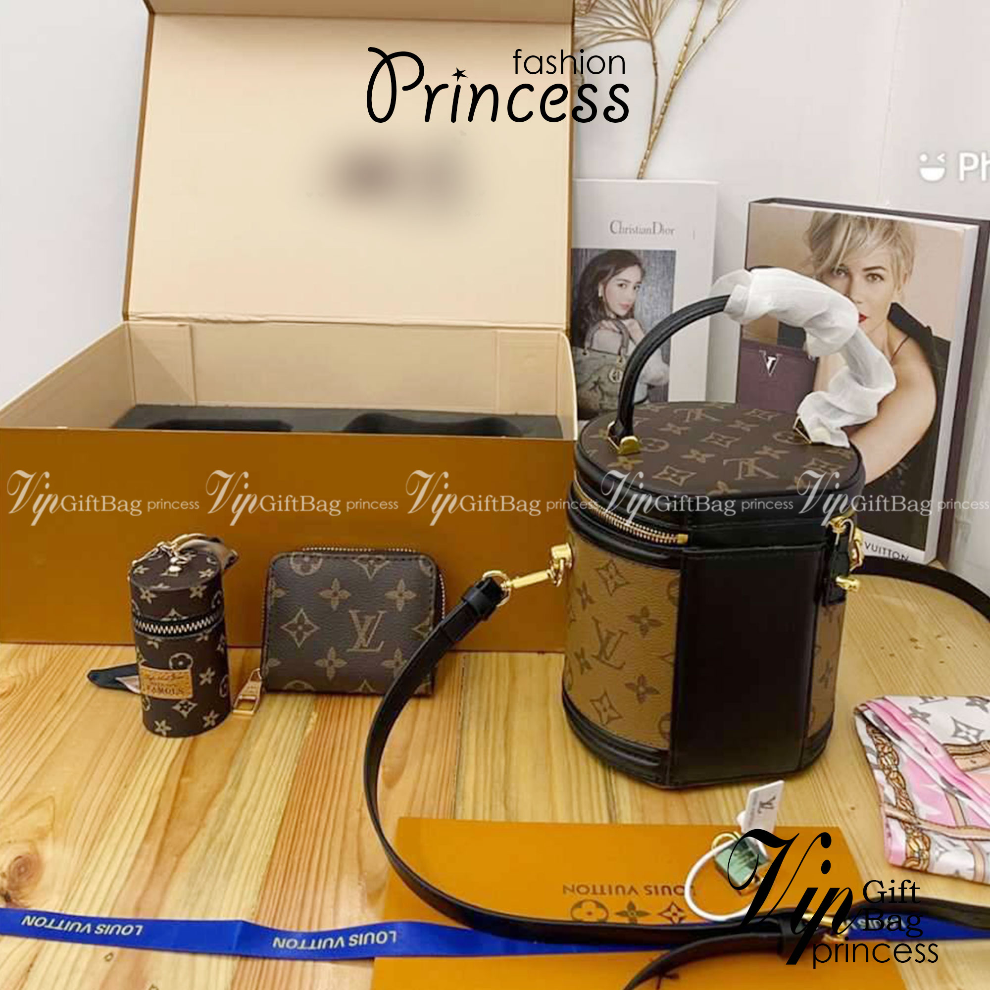 LV CANNES BAG box set ชวนสะสม ที่จับเอารุ่นยอดฮิต มามิกซ์รวมกับไอเท็มสุดคุ้มของมันต้องมี!! จัดเรียงให้อยู่ในกล่องสุดหรู ไม่ว่าจะตัวกระเป๋า กระเป๋าสตางค์ กระเป๋าจิ๋ว ใบไหนๆก็นำมาใช้งานได้จริง คุ้มค่ามากๆ แถมฟรี! ริบบิ้นลายลิมิเต็ด รวมรวบไว้ให้ได้สะสมกันพร้