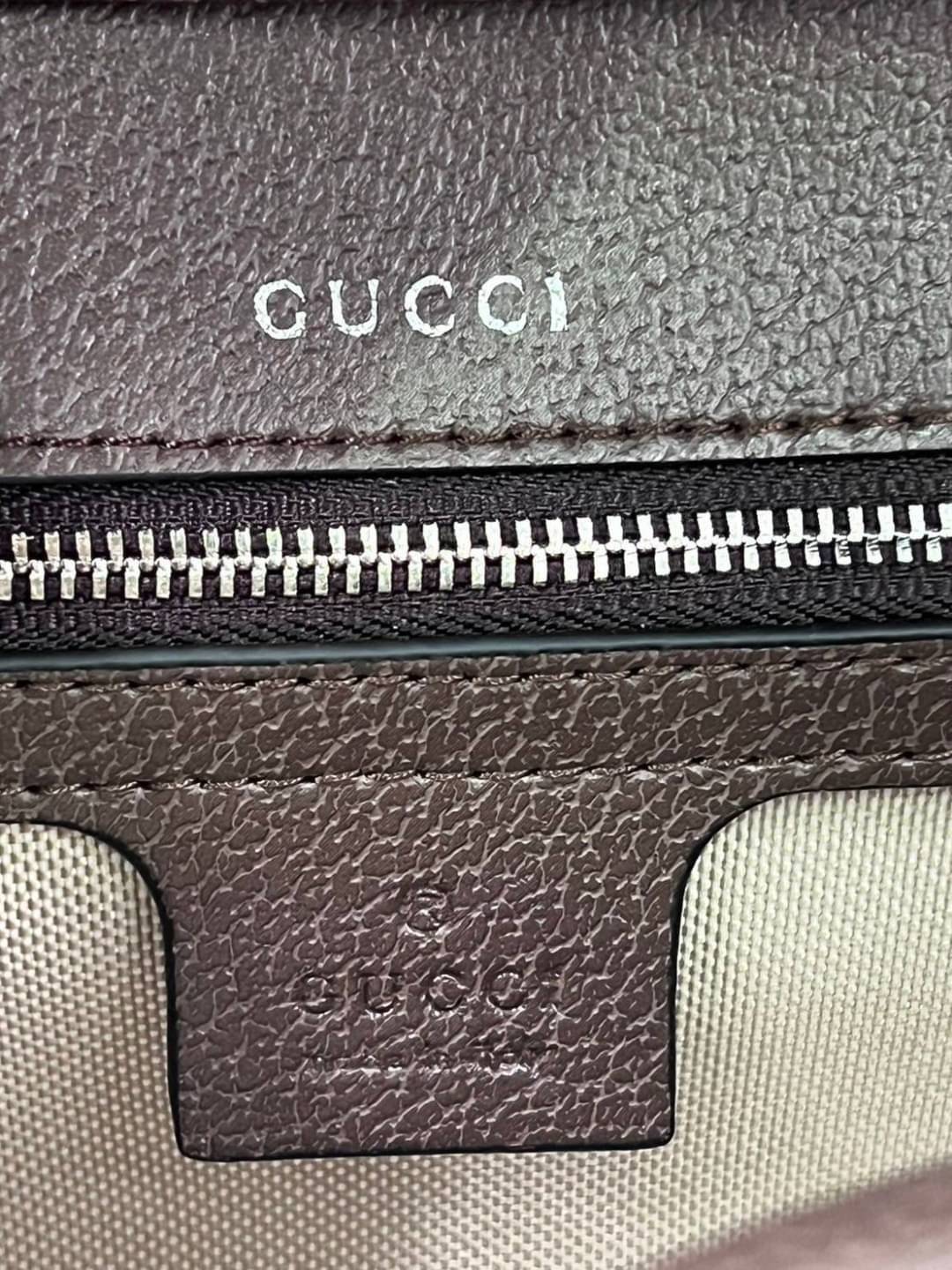 GUCCI Dionysus GG small shoulder bag ฮอตสุดไม่มีใครเกิน รุ่นใหม่ล่าสุดพร้อมสายสะพายสปอร์ต กับกระเป๋าสะพายรุ่นที่สาวๆต้องไม่พลาด!! ดึงดูดและสะกดสายตาด้วยอะไหล่ดีเทลหรู ทนทาน ดูแลรักษาง่าย ภายในสวยงาม และแบ่งสัดส่วนลงตัวมากๆ ใส่ของสำคัญได้สบาย พร้อมเสิร์ฟให