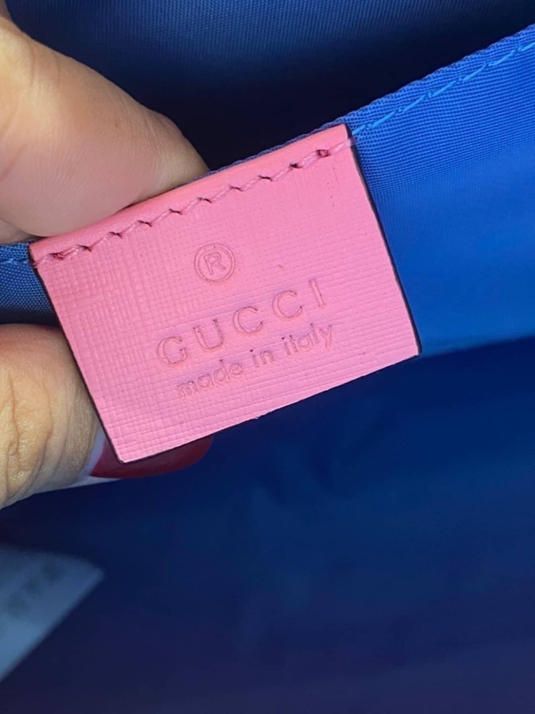 Ori GUCCI Children's tote bag GG kids ที่สุดของความน่ารัก ลิมิเต็ดแบบไม่มีเอาท์ สาวๆสายหวานไม่ควรพลาดด้วยประการทั้งปวงเลยค่าา หนังแท้เกรดดีที่สุด พิมพ์ลายแบรนด์รอบใบเทคเจอร์สวยอยู่ทรง ภายในมีโลโก้กว้างและจุสุดๆใส่สัมภาระได้เยอะ ภาพถ่ายจ