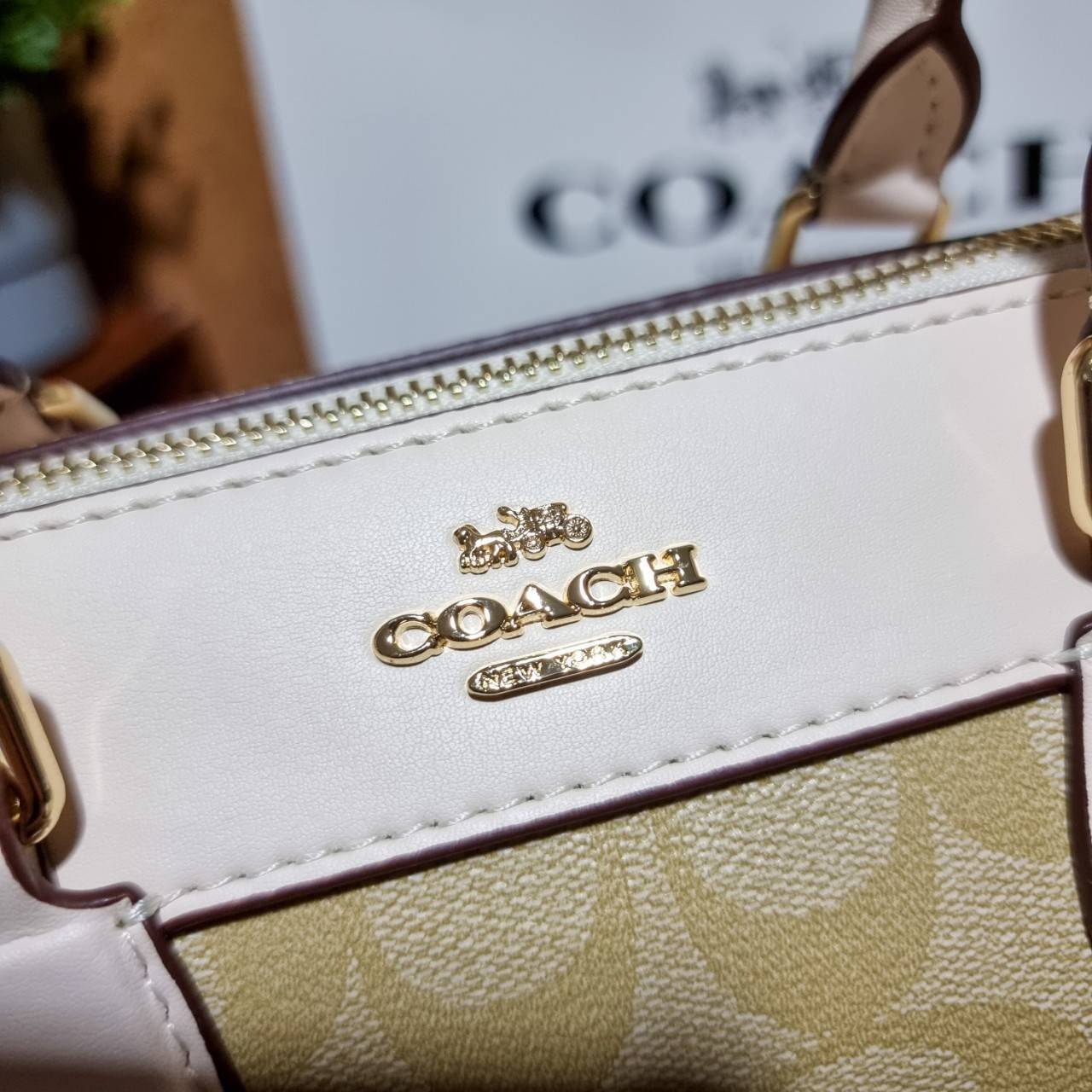 ของแท้ 💯% 】COACH F32203 MINI BENNETT SATCHEL IN SIGNATURE CANVAS กลับมาอีกครั้ง!! กับกระเป๋าทรงหมอนยอดฮิต 🥳 มีกี่สีก็ขายหมด วัสดุหนังแคนวาสเคลือบลาย ทรงสวยใช้งานได้ทุกโอกาส