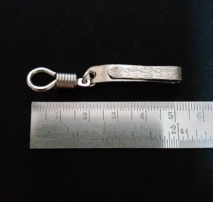 แหนบห้อยพระสแตนเลส ลายกนกค่ะ