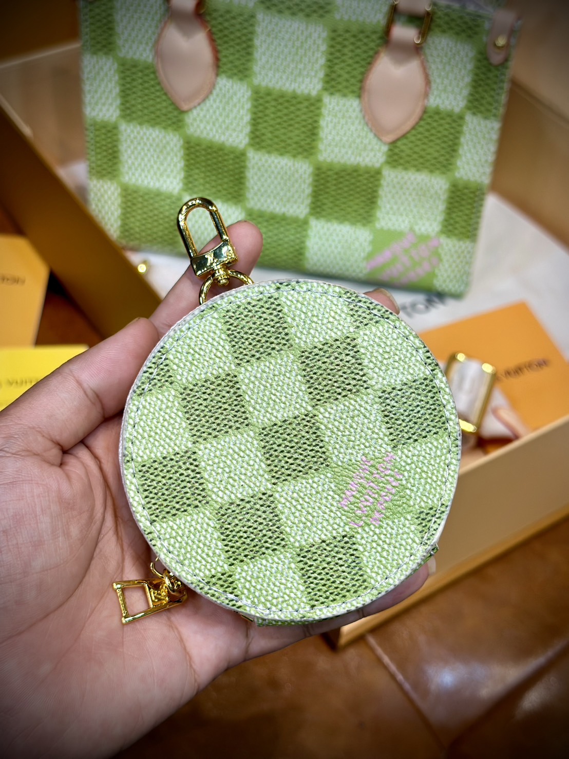 LV Onthego Bandoulière / LV Tote Bag กระเป๋าทรงโท้ทลายใหม่ สวยงามหรูหรา โดดเด่นสะดุดตา จุของได้เยอะ เกรดออริ เทียบแท้ 1:1