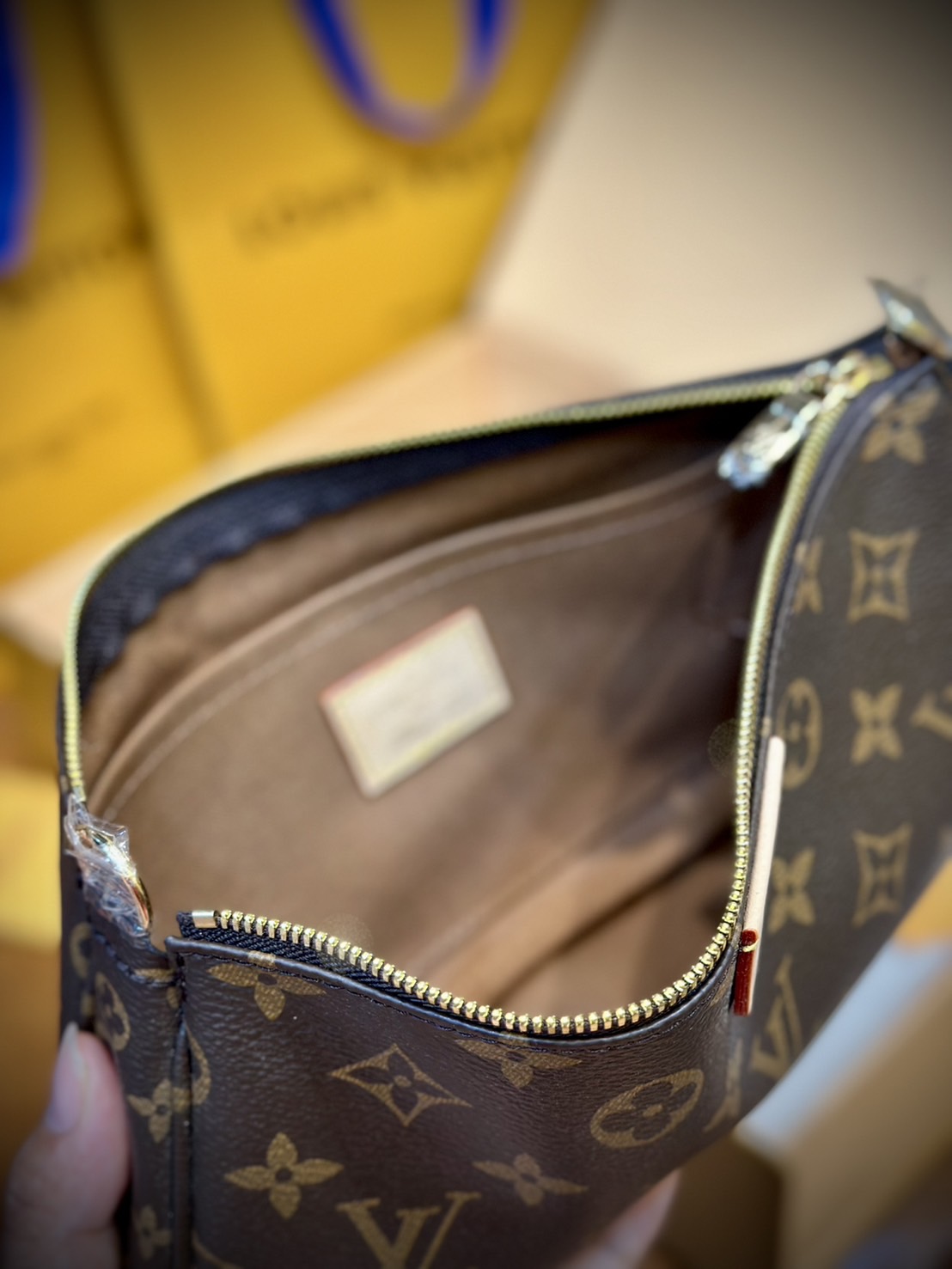 LV Multi Pochette Accessoires Monogram / LV Pochette กระเป๋าสะพายมัลติฟังก์ชั่น สุดฮอต ดีไซน์คลาสสิควินเทจ สะพายปรับลุคได้หลายสไตล์ รับรองคุ้มค่าจริงๆจ้า เกรดออริ เทียบแท้