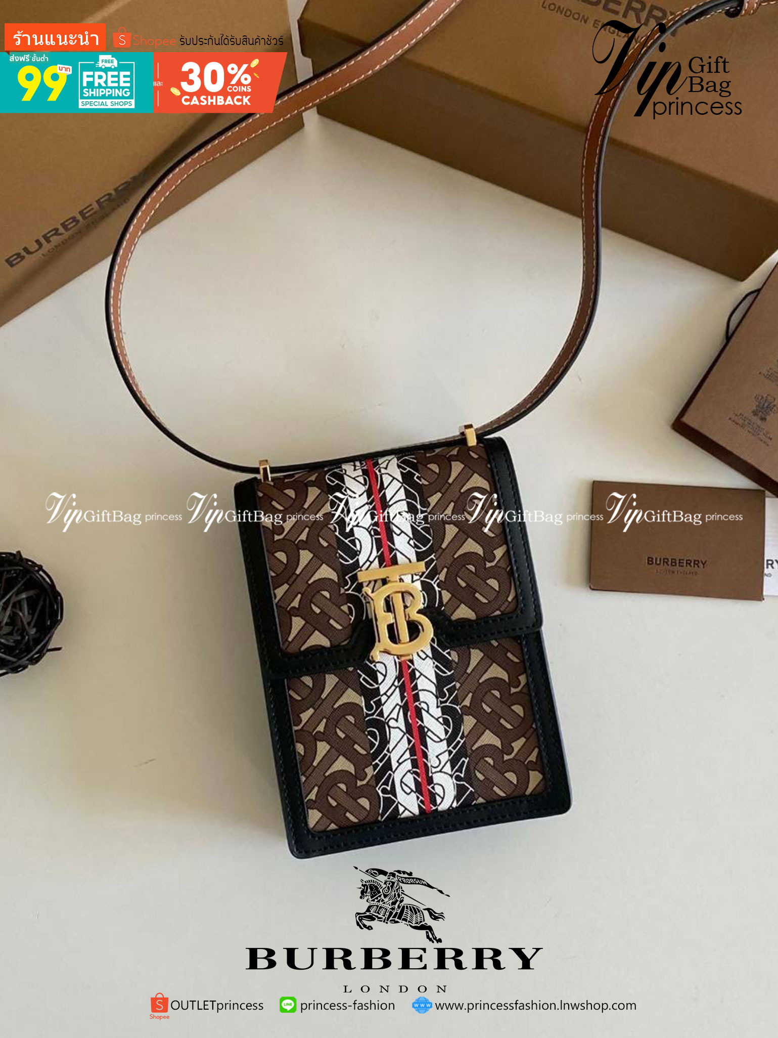 หนังแท้ BURBERRY FRAGRANCES CROSSBODY BAG / Burberry crossbody mini bag Original กระเป๋าสะพายขนาดมินิน่ารัก ใช้งานง่าย งานหนังแท้เกรดออริจินอลพิมพ์ลายคมชัด ทรงเหลี่ยมแนวตั้งดีไซน์สวยหรูอยู่ทรงมีโลโก้แบรนด์ด้านหน้า เปิดปิดด้วยฝาปิดสัญลักษณ์รูปตัวB ภายในโล่